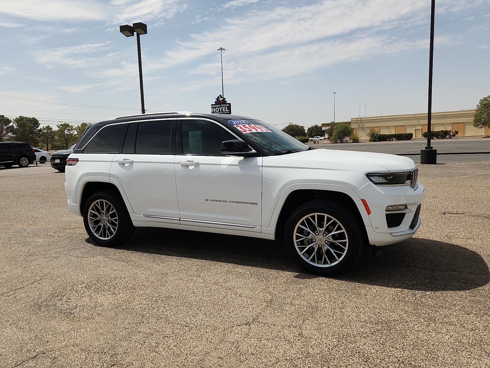2023 Jeep Grand Cherokee Summit