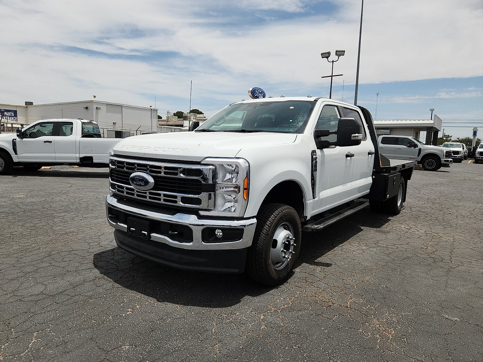 2026 Ford Super Duty F-350 DRW XL