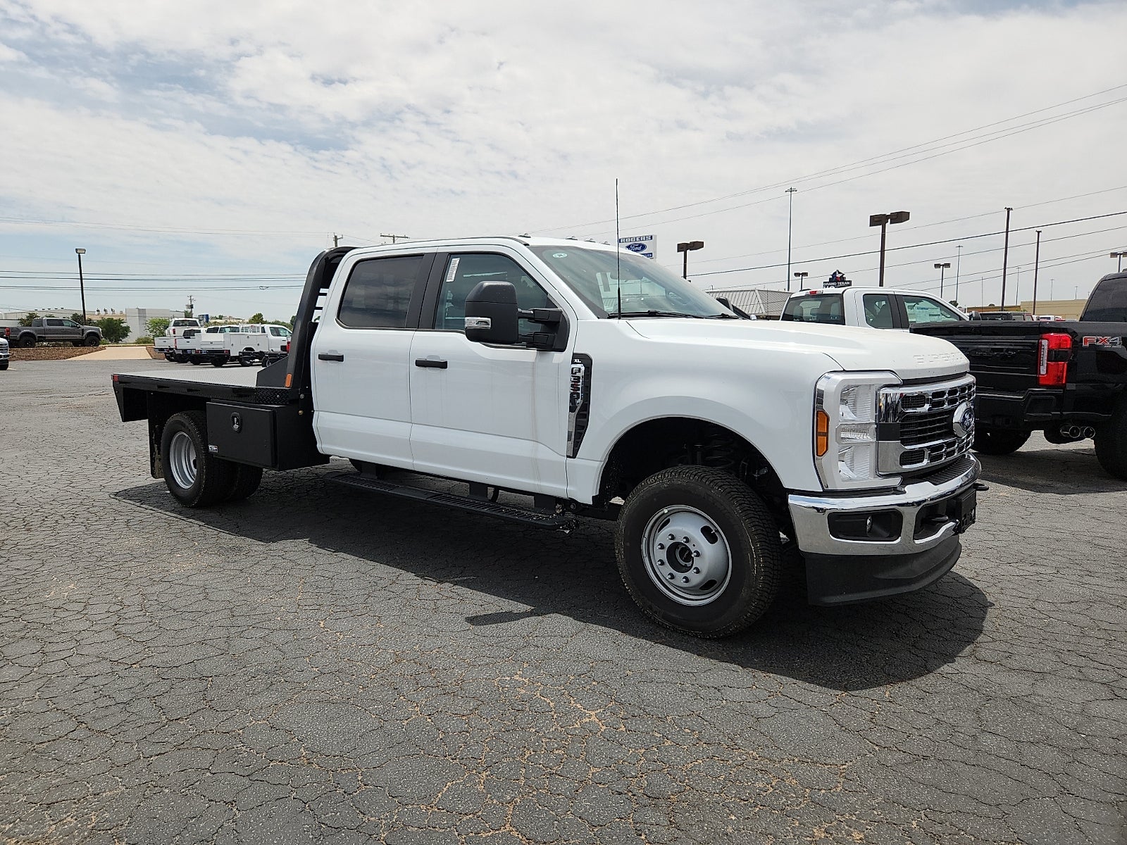2026 Ford Super Duty F-350 DRW XL
