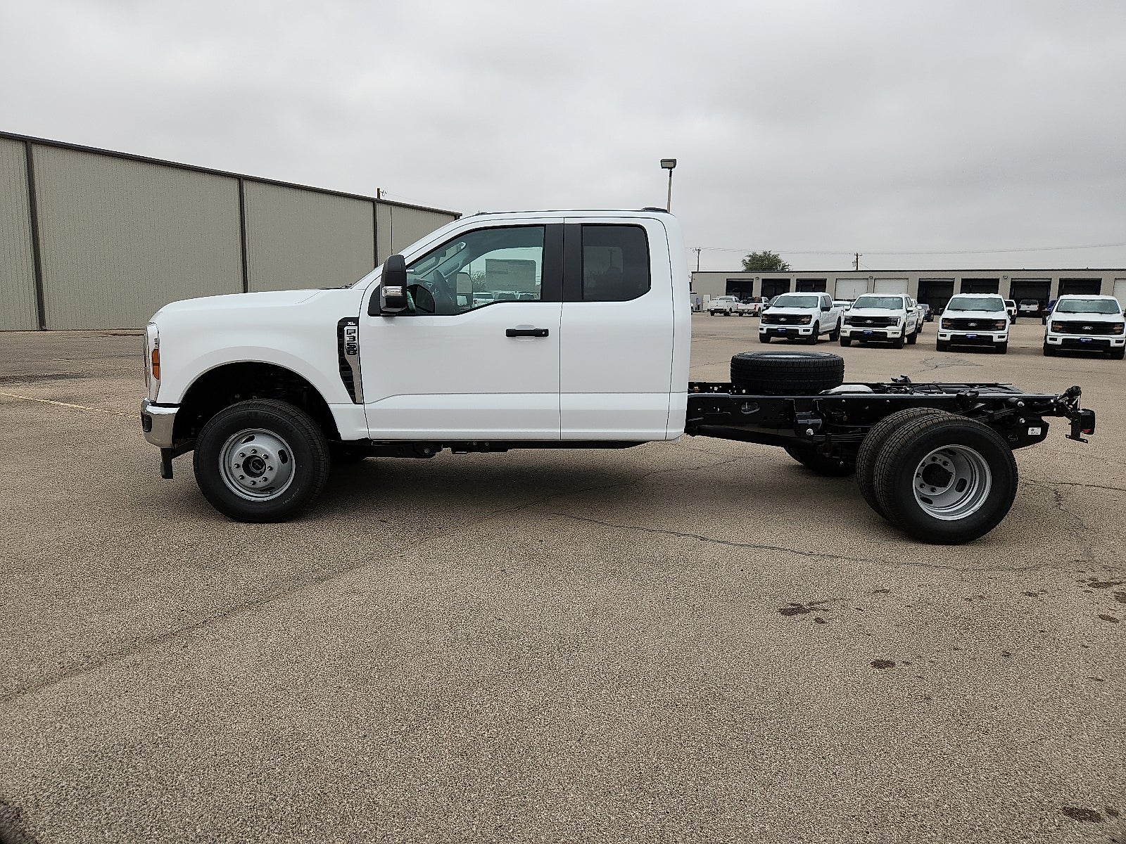 2025 Ford Super Duty F-350 DRW XL