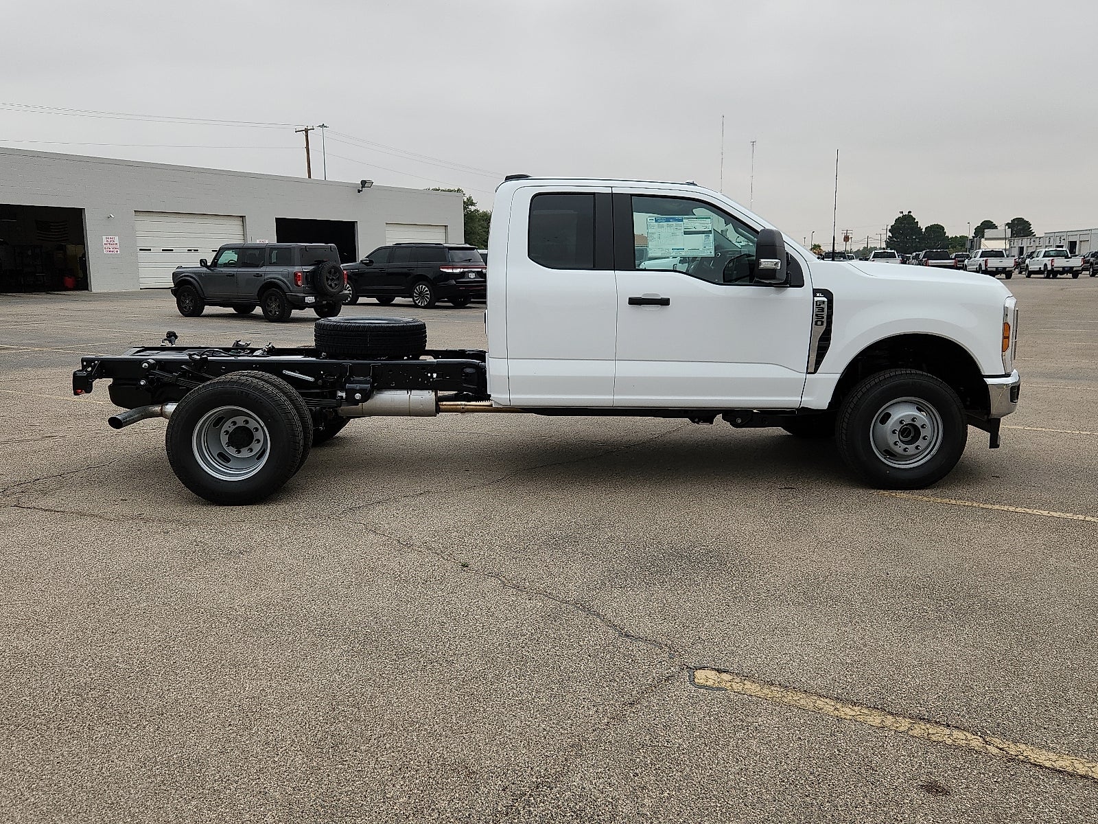 2025 Ford Super Duty F-350 DRW XL
