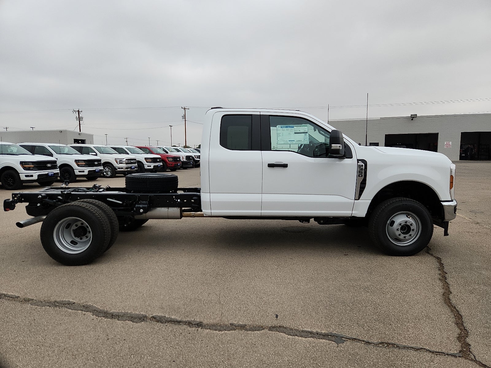 2025 Ford Super Duty F-350 DRW XL