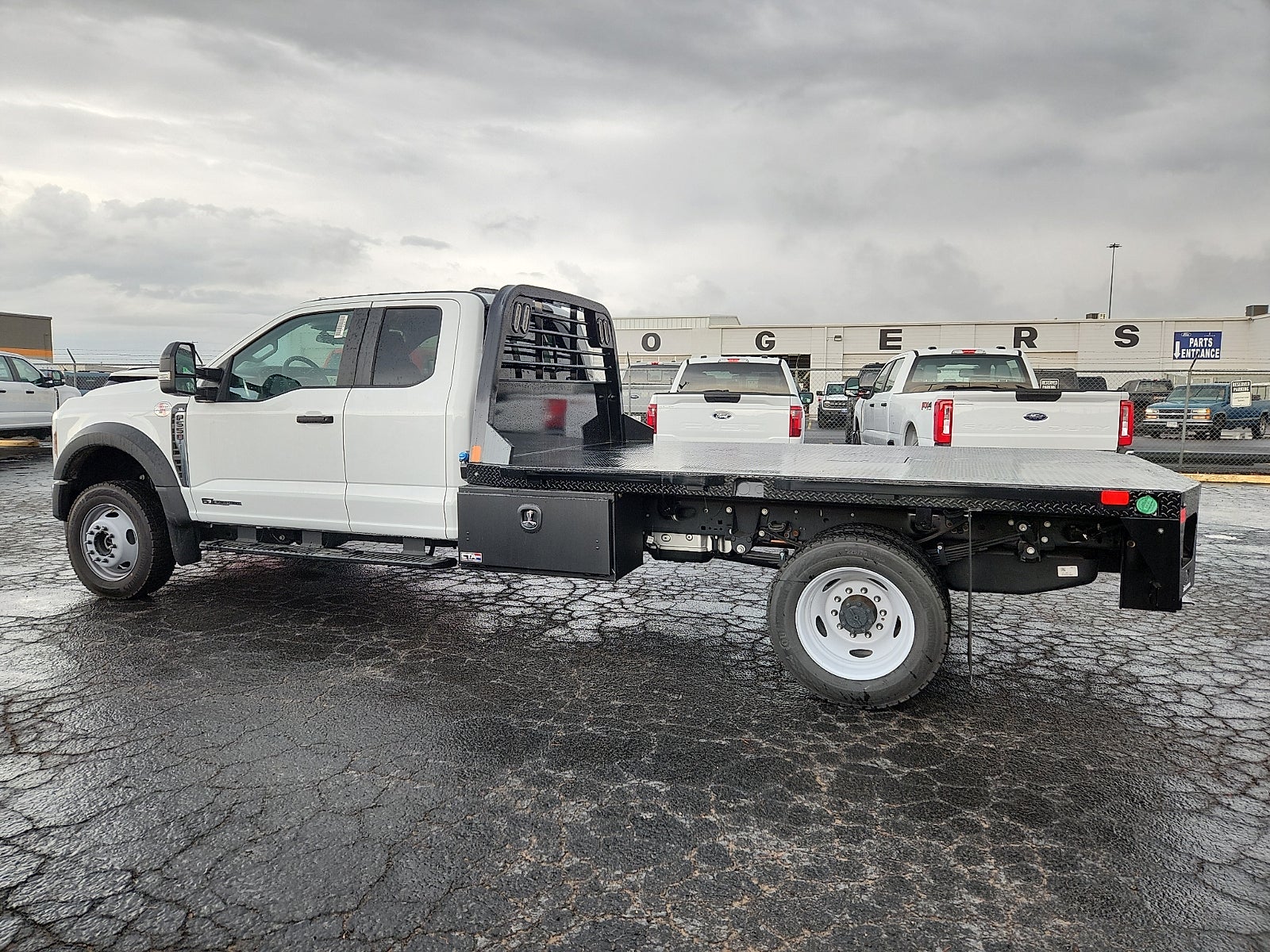2026 Ford Super Duty F-550 DRW XLT