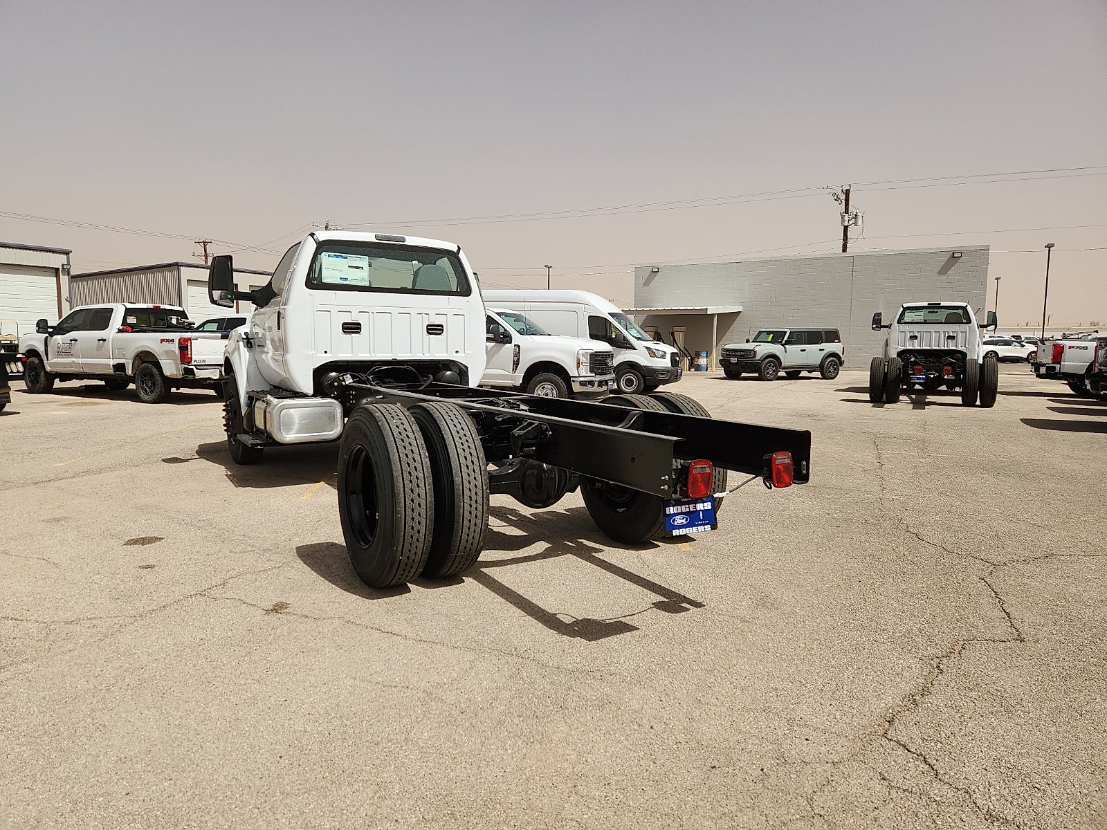 2027 Ford F-650 Straight Frame Base