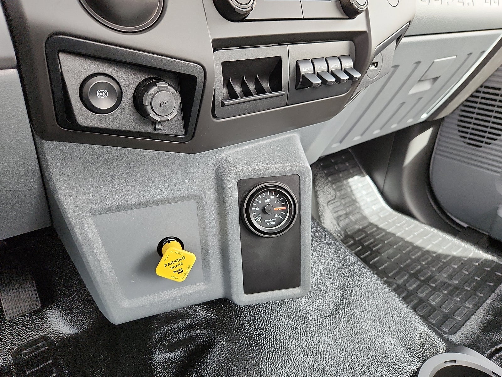 2027 Ford F-650 Straight Frame Base