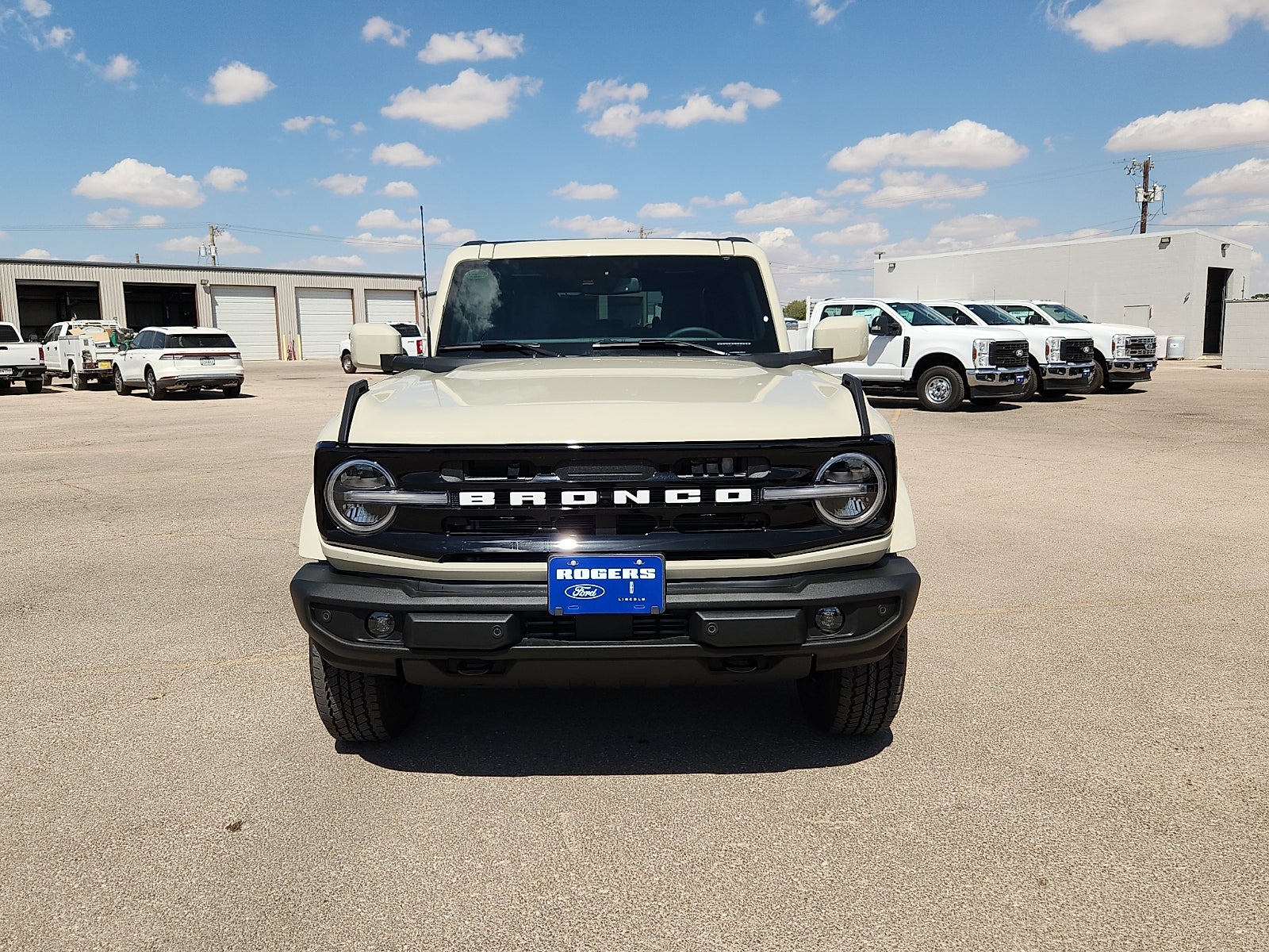 2026 Ford Bronco Outer Banks