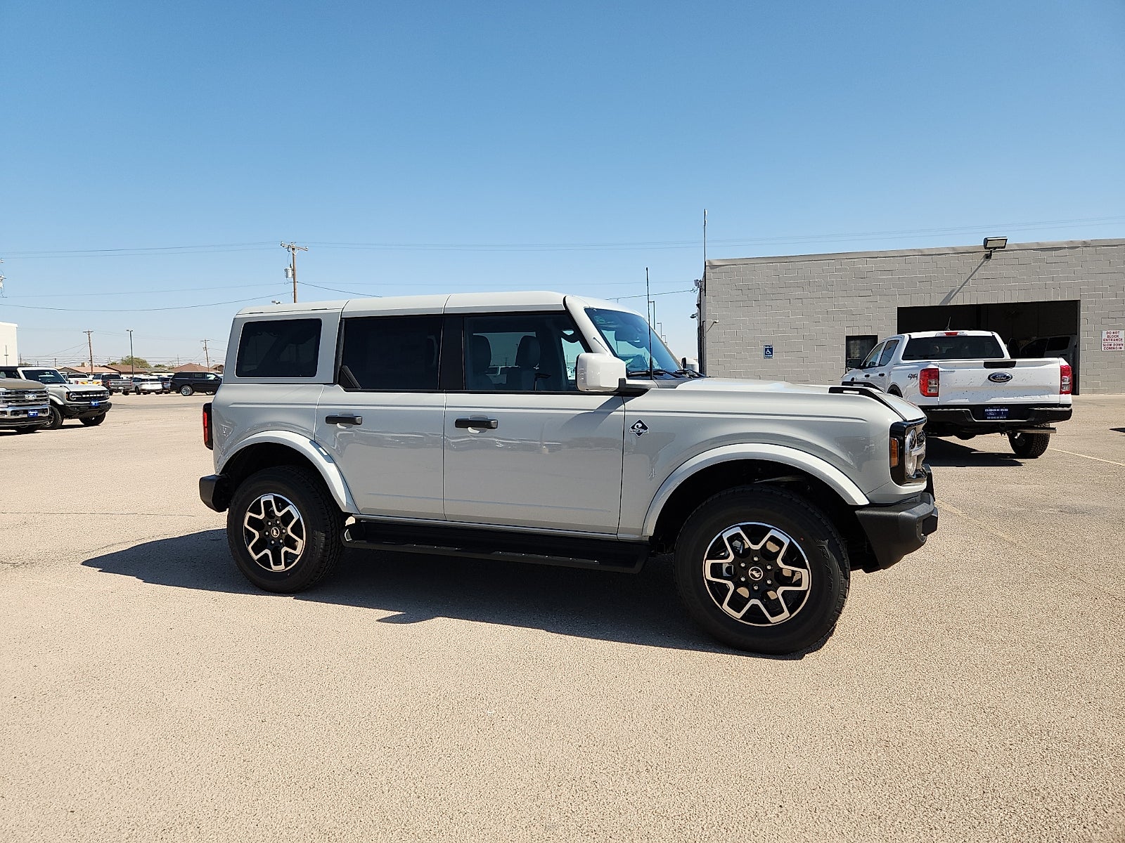 2026 Ford Bronco Outer Banks