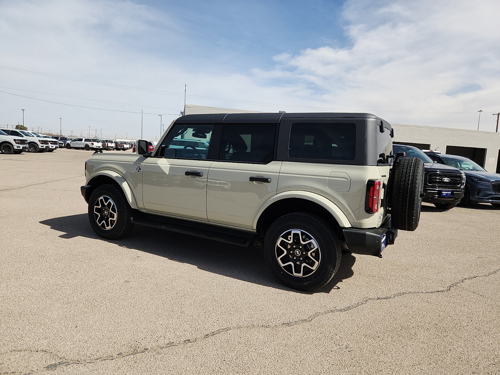 2026 Ford Bronco Outer Banks