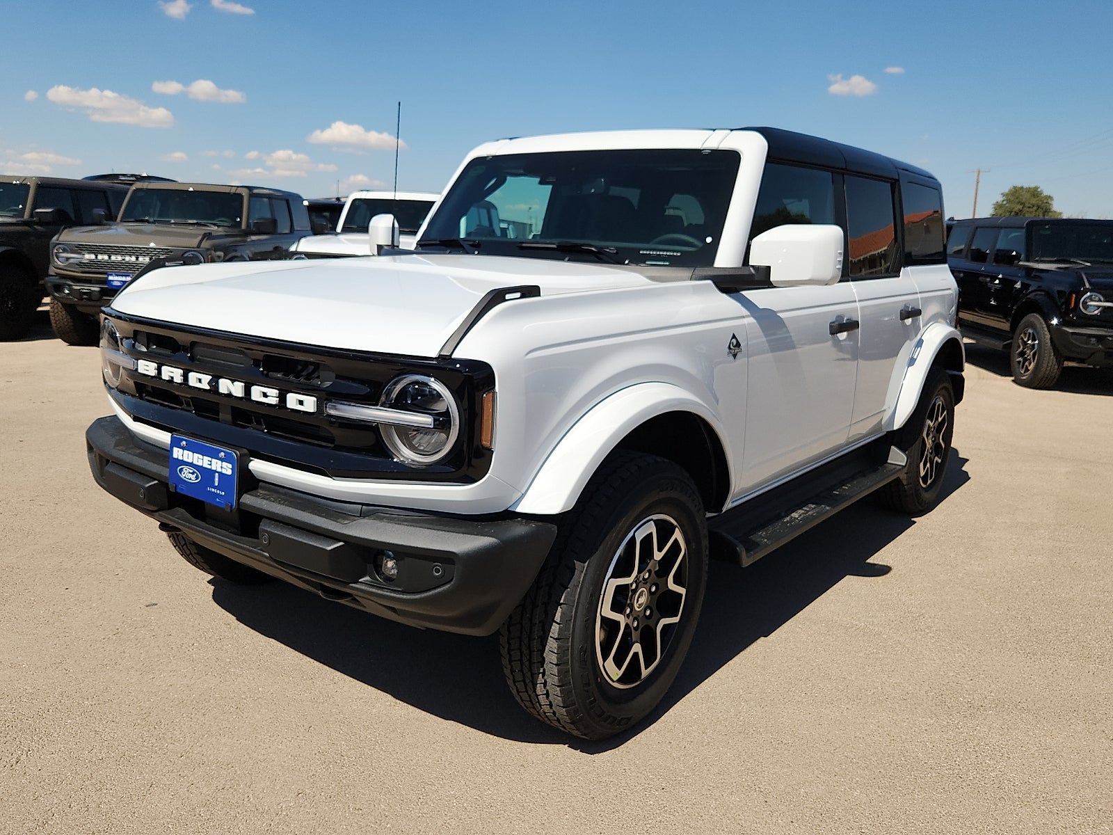 2026 Ford Bronco Outer Banks