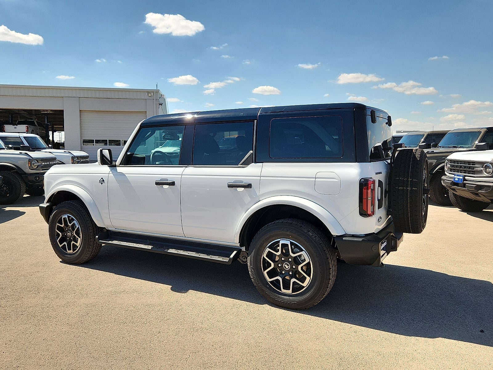 2026 Ford Bronco Outer Banks