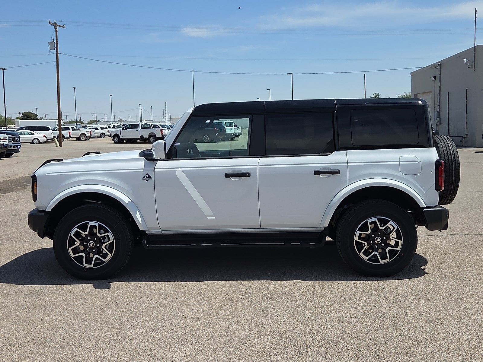 2026 Ford Bronco Outer Banks