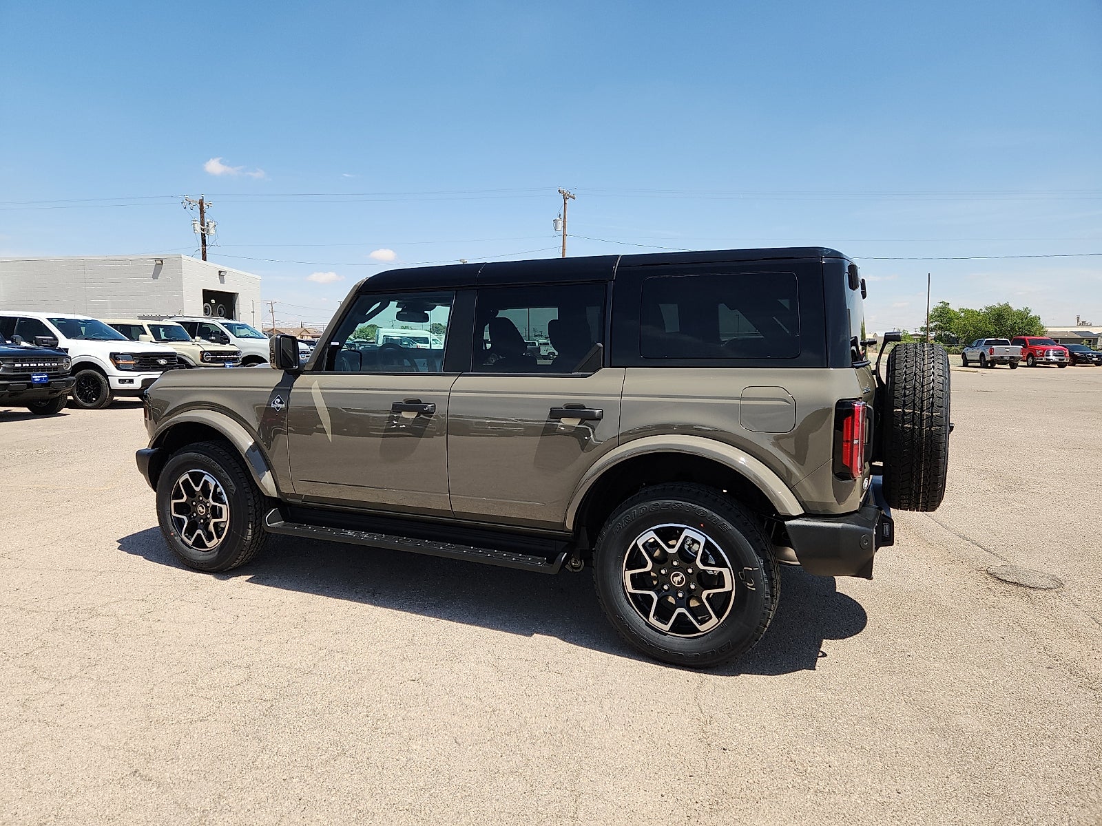 2026 Ford Bronco Outer Banks