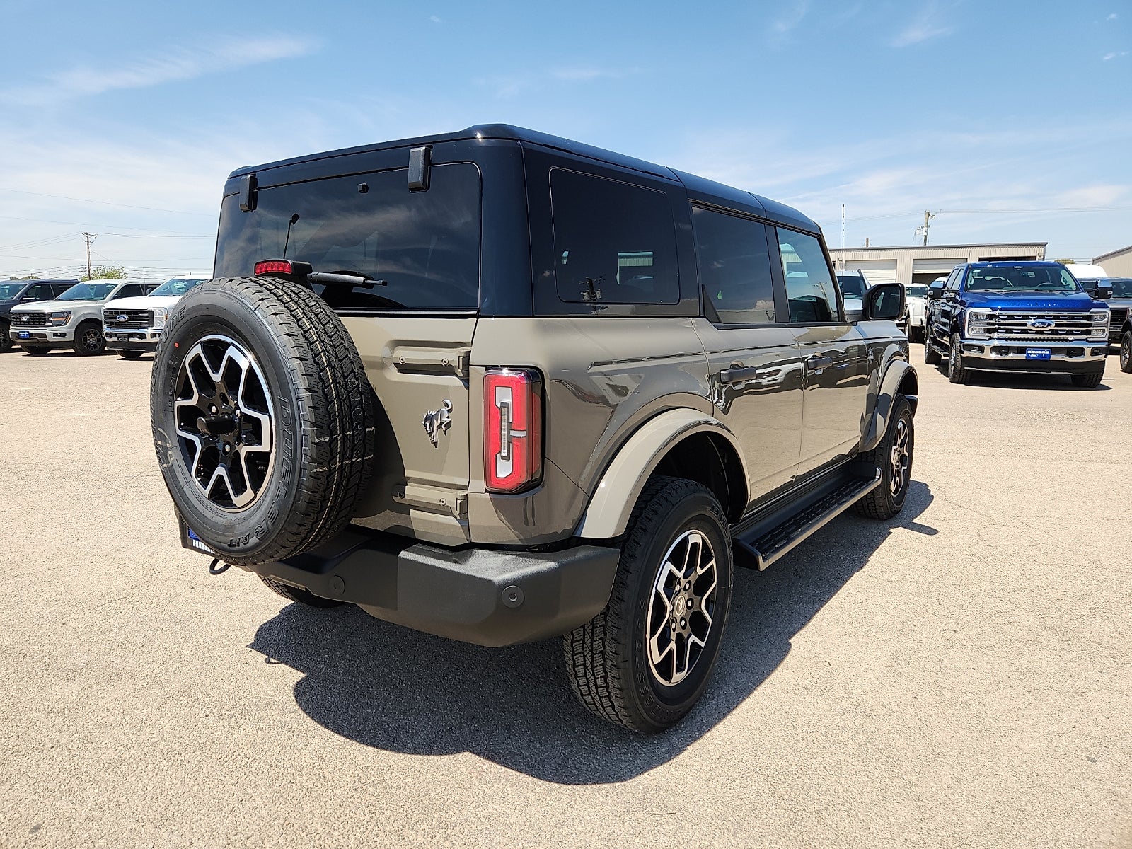 2026 Ford Bronco Outer Banks