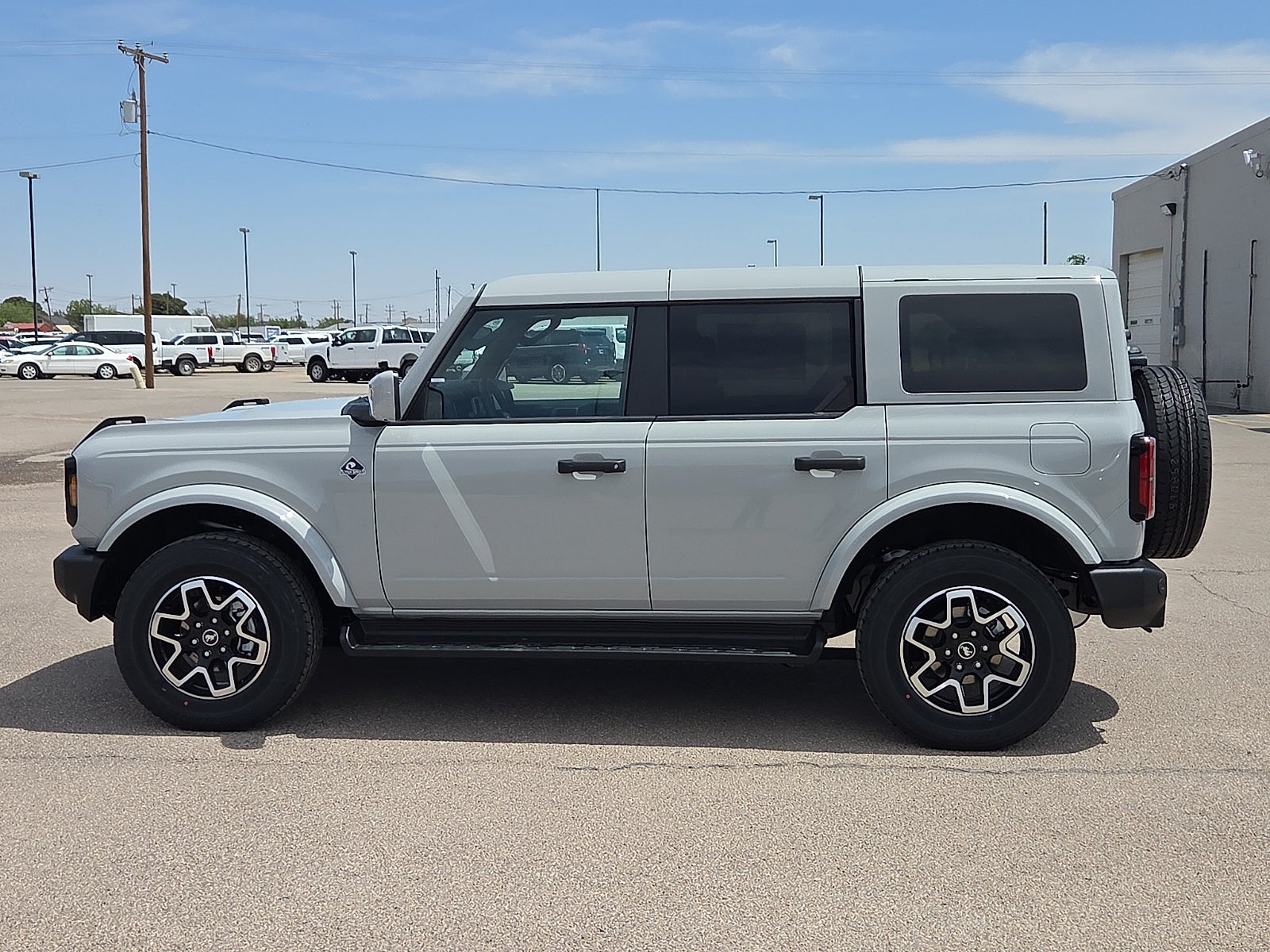 2026 Ford Bronco Outer Banks