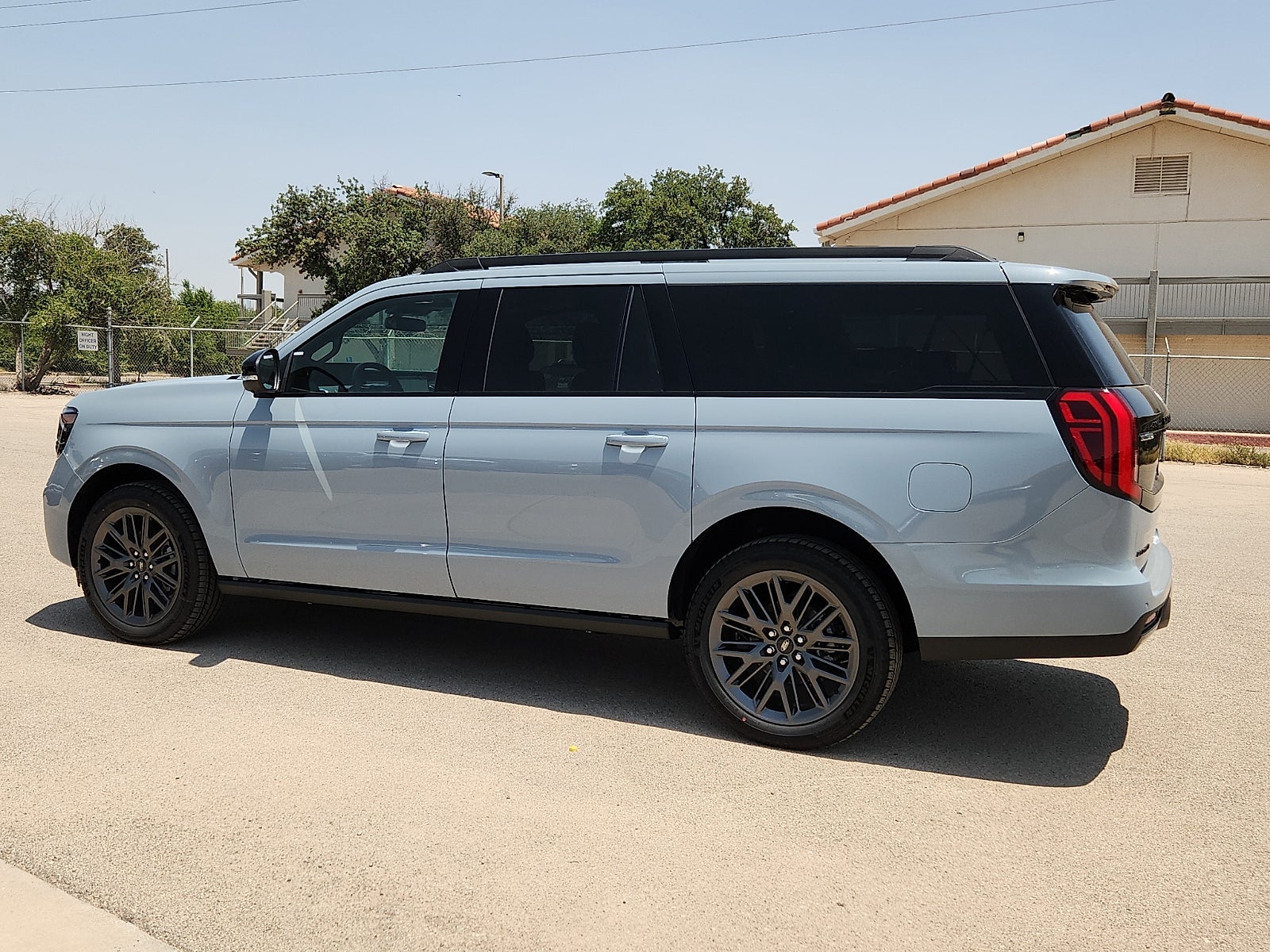2027 Ford Expedition Max Platinum