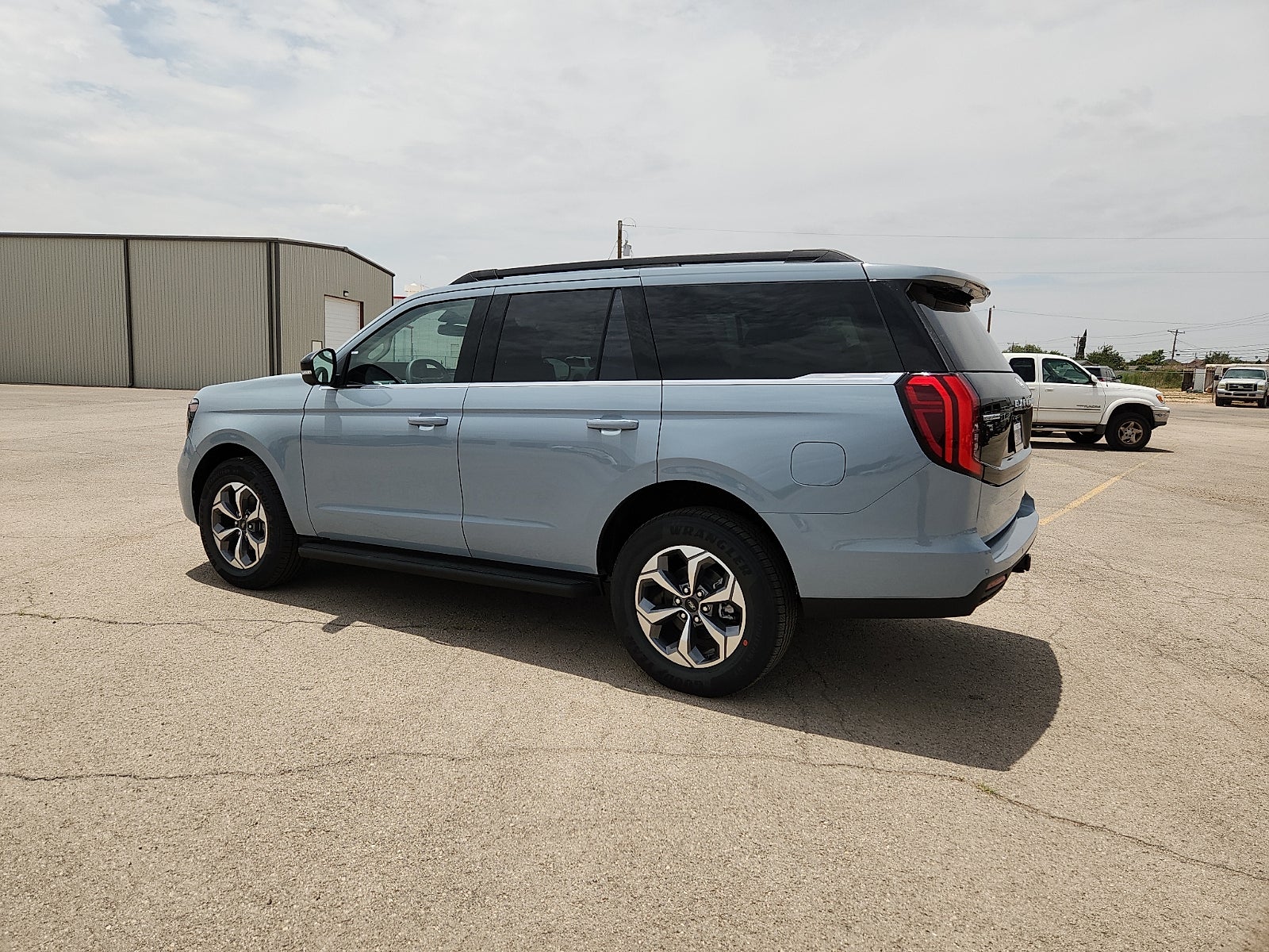 2027 Ford Expedition Active