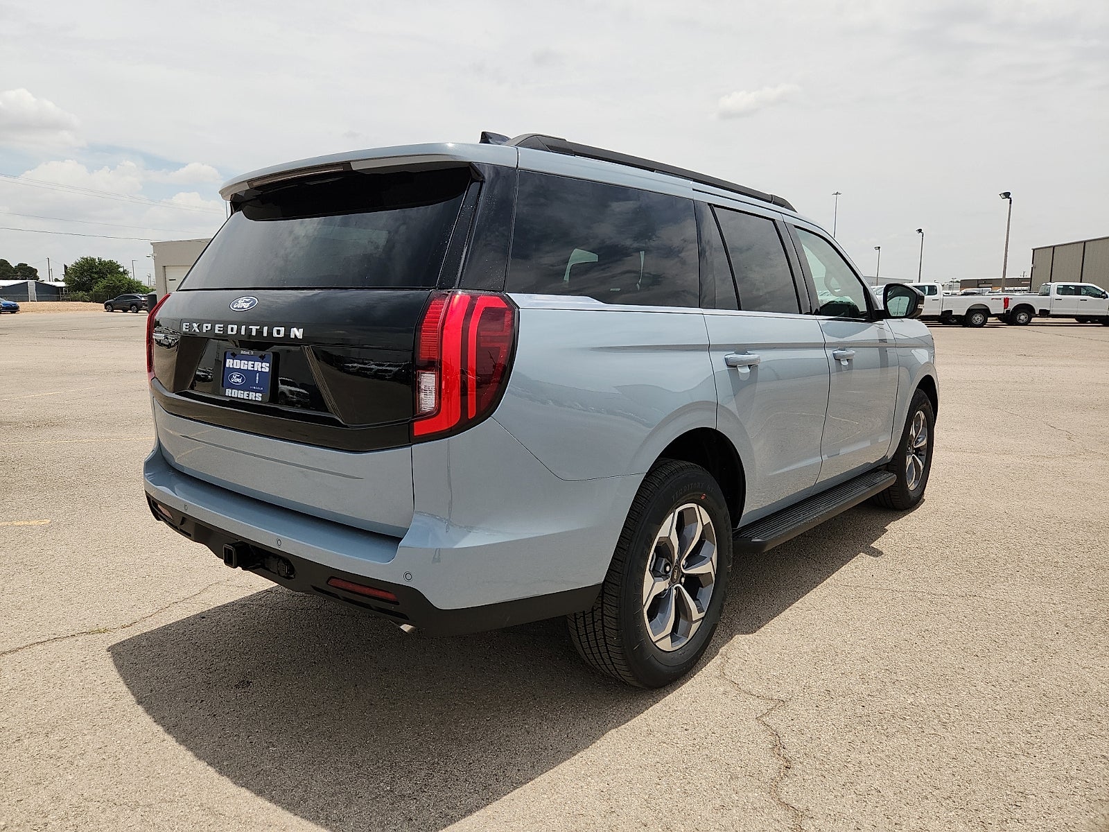 2027 Ford Expedition Active