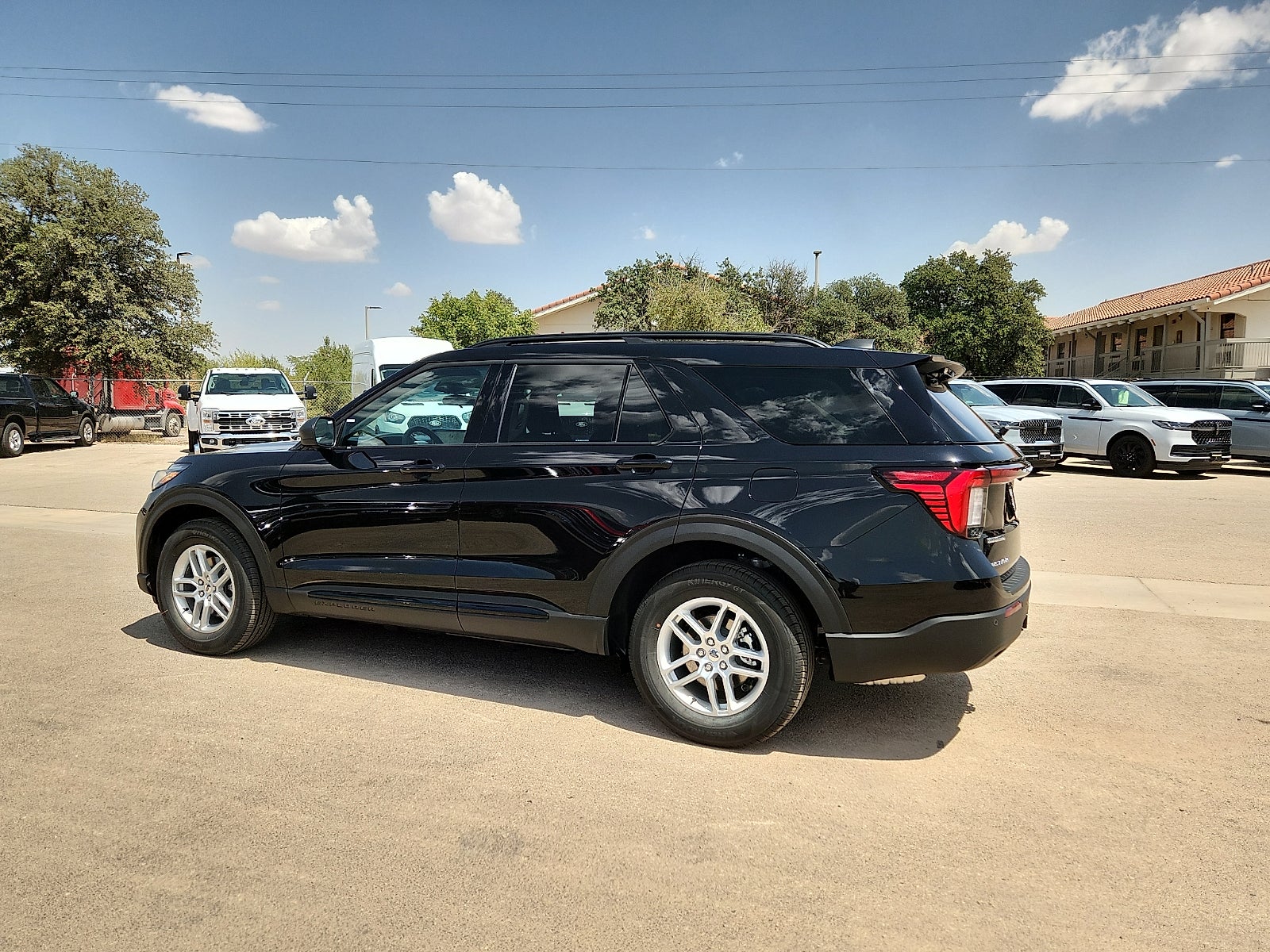 2026 Ford Explorer Active w/200A Pkg