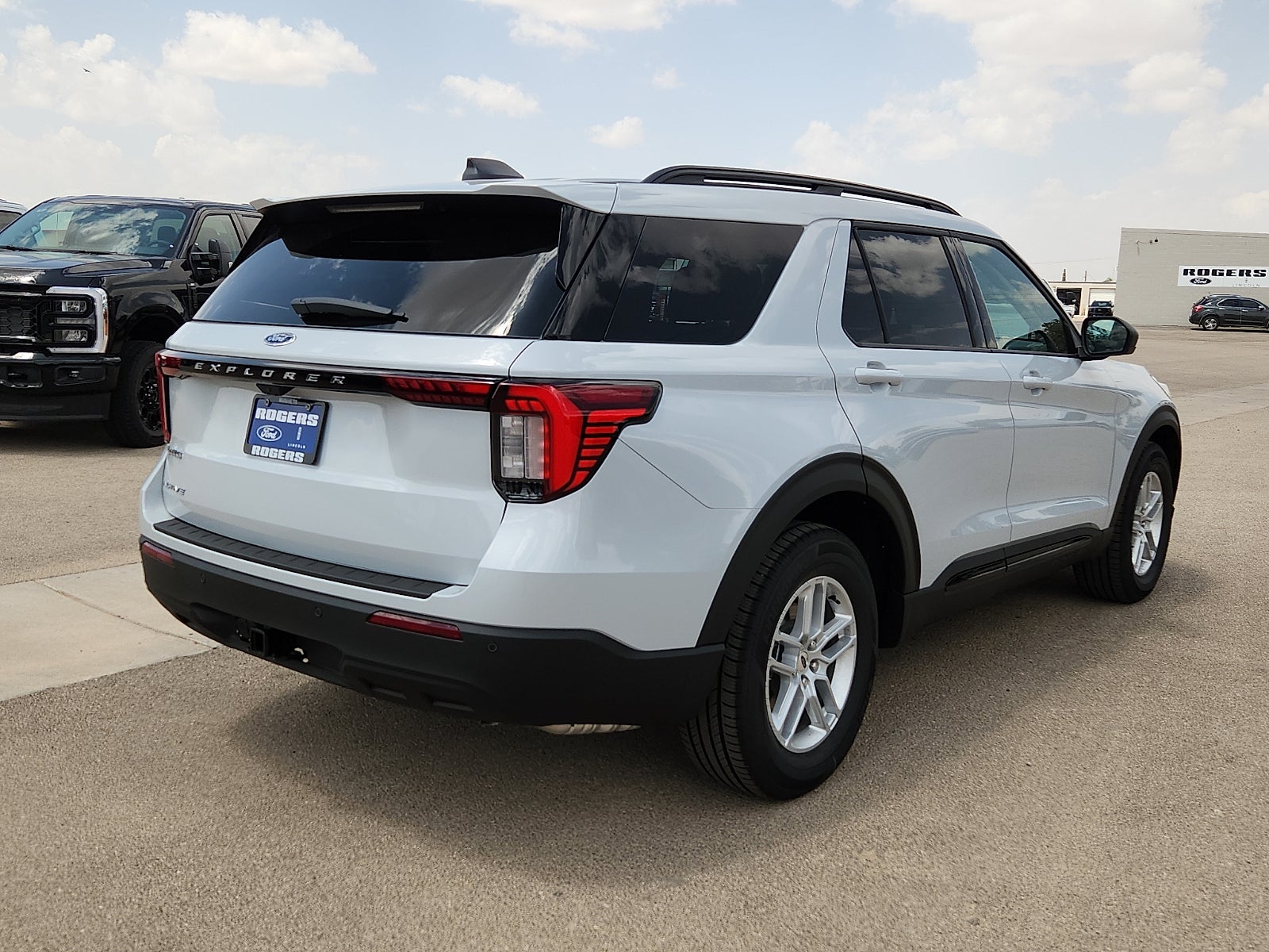 2026 Ford Explorer Active w/200A Pkg