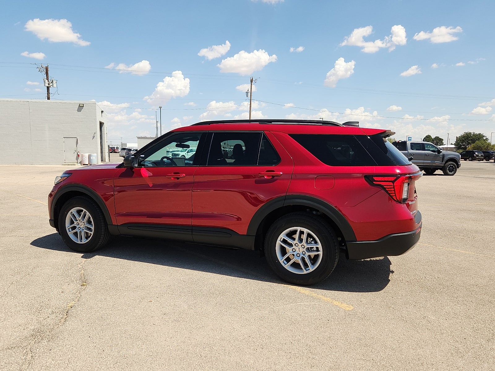 2027 Ford Explorer Active w/200A Pkg