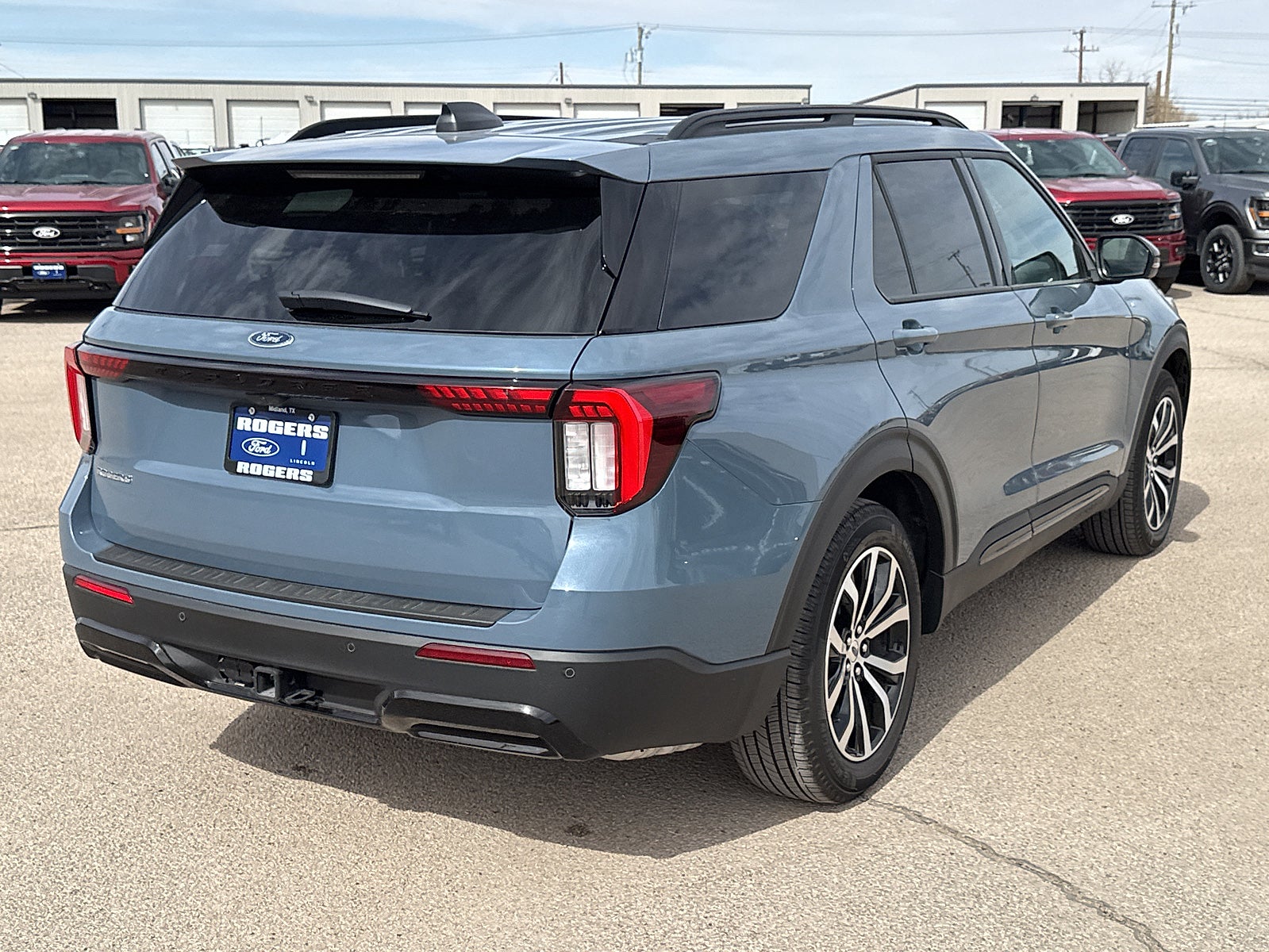 2025 Ford Explorer ST-Line