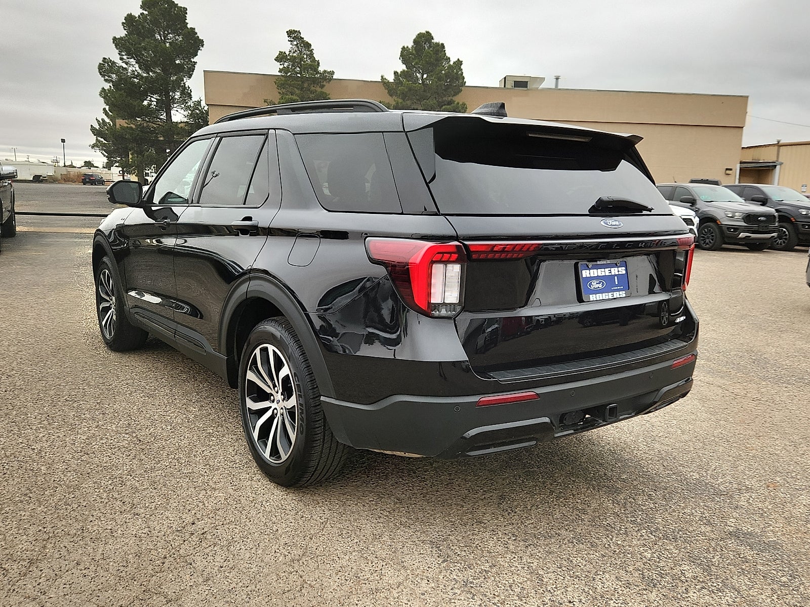 2025 Ford Explorer ST-Line