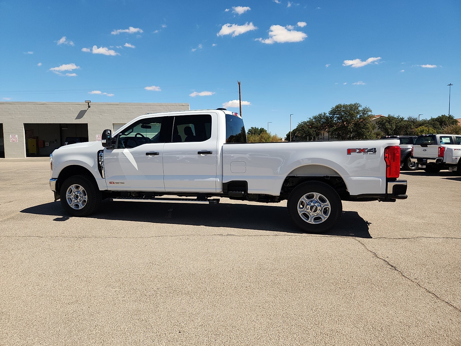 2027 Ford F-350SD XLT