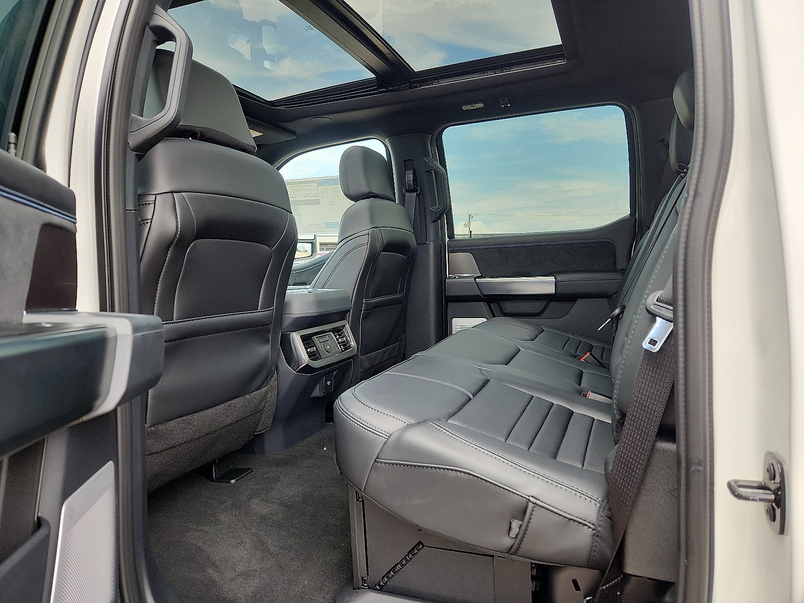 2026 Ford Super Duty F-350 SRW Platinum