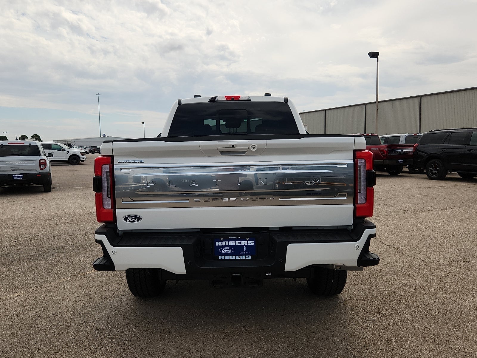 2027 Ford Super Duty F-350 SRW Platinum