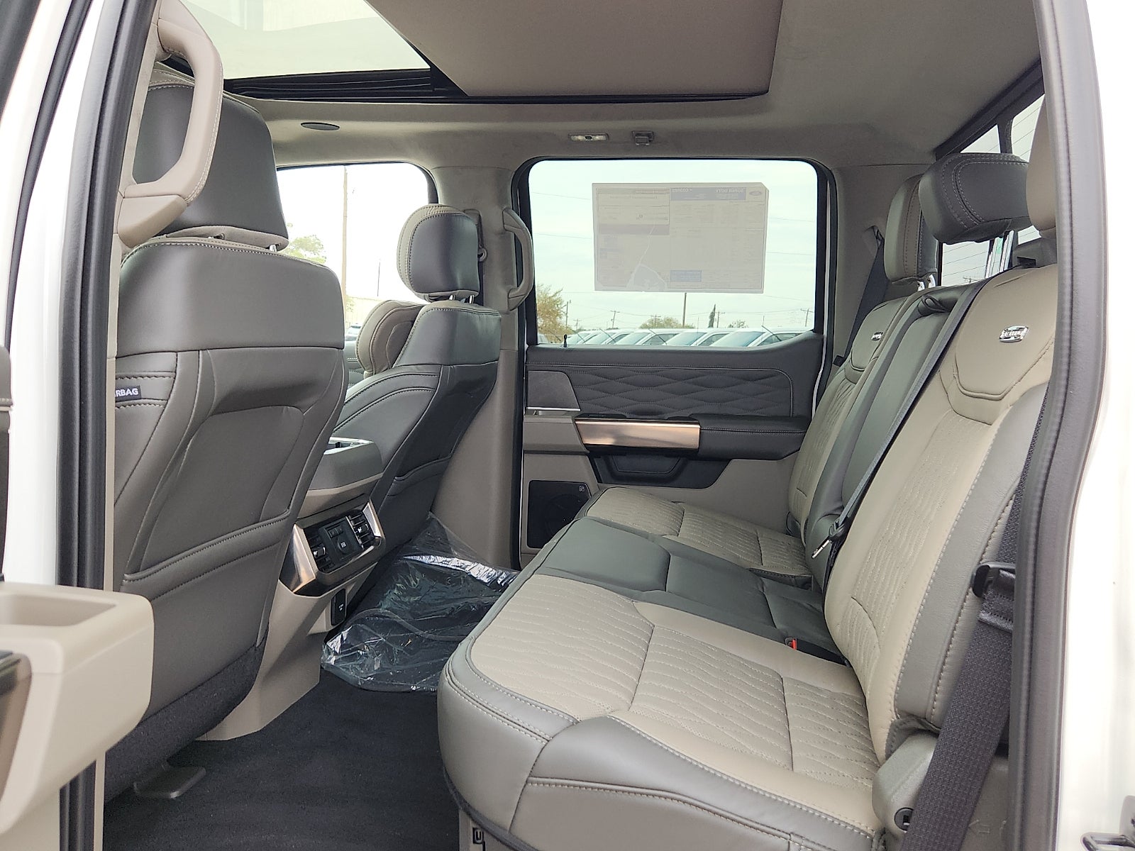 2027 Ford Super Duty F-350 SRW Platinum