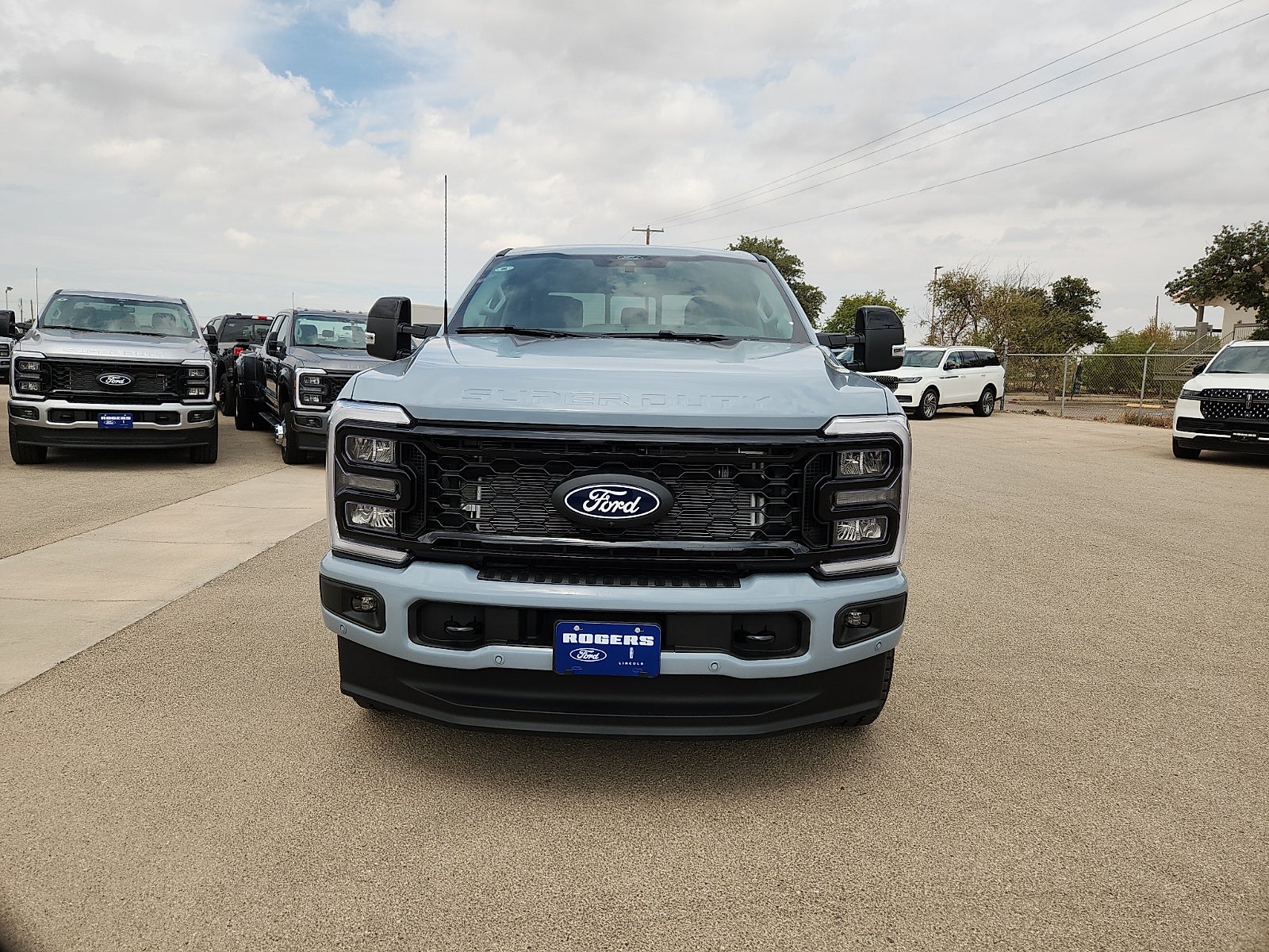 2027 Ford F-350SD Lariat