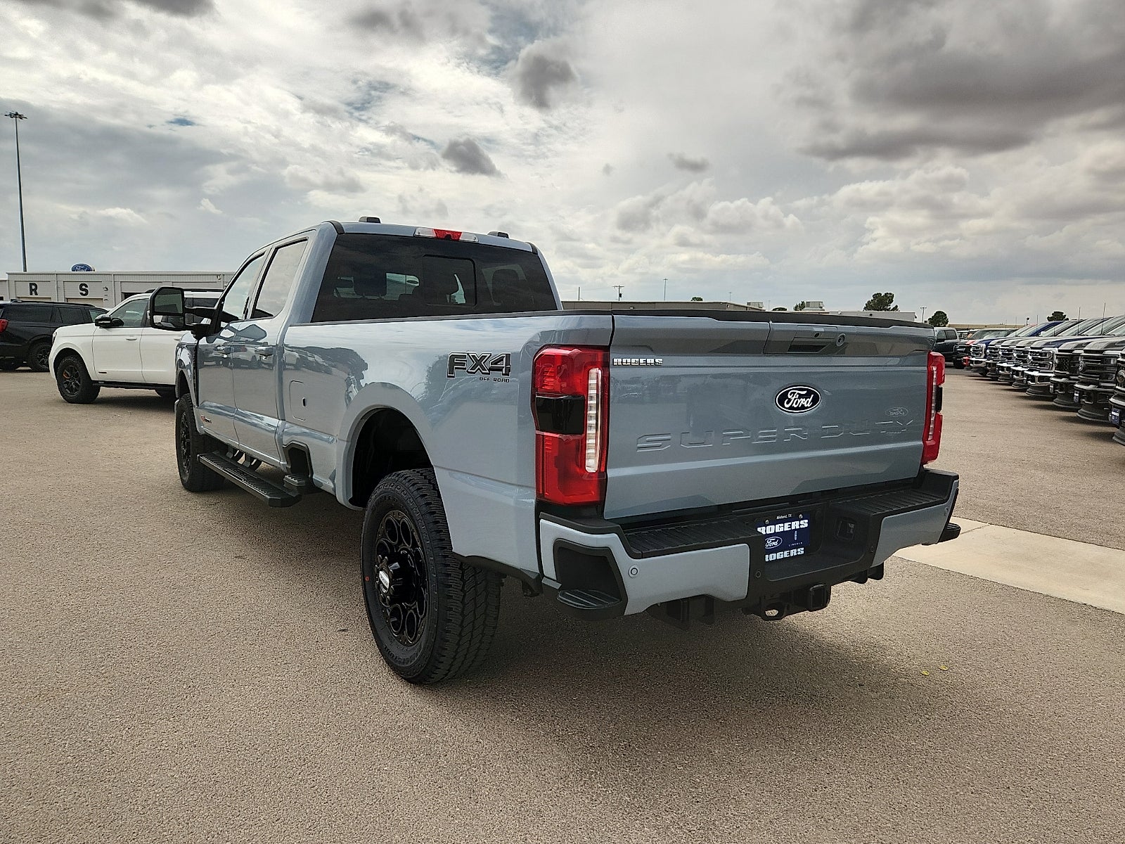 2027 Ford F-350SD Lariat
