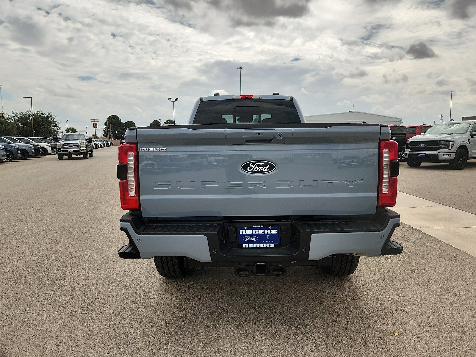 2027 Ford F-350SD Lariat