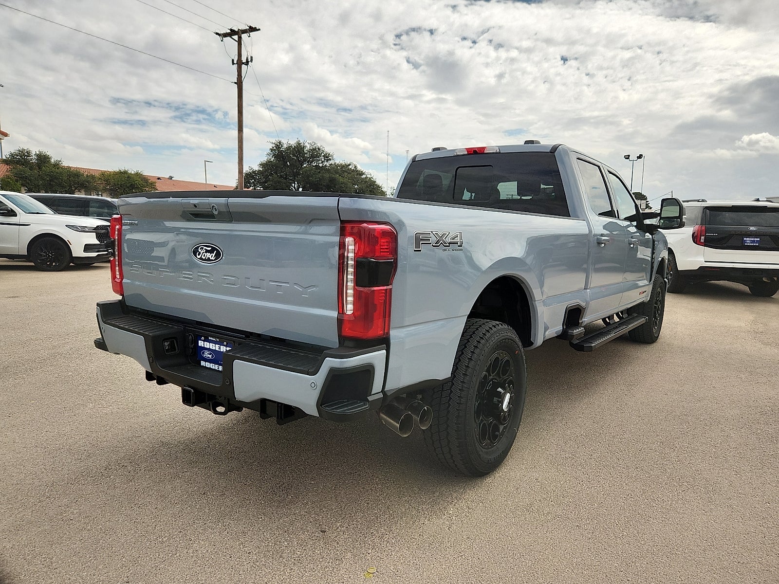 2027 Ford F-350SD Lariat