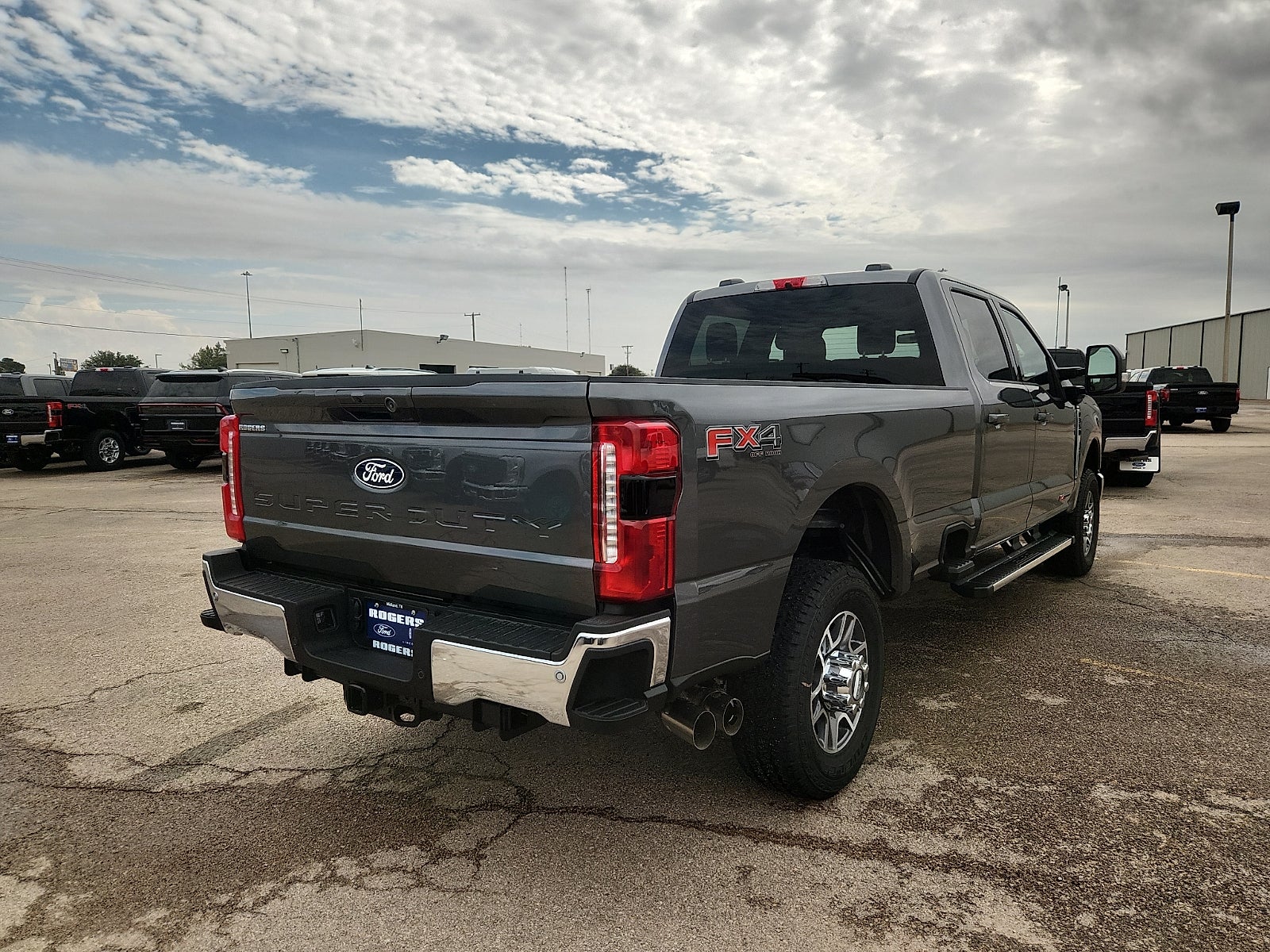 2027 Ford F-350SD Lariat