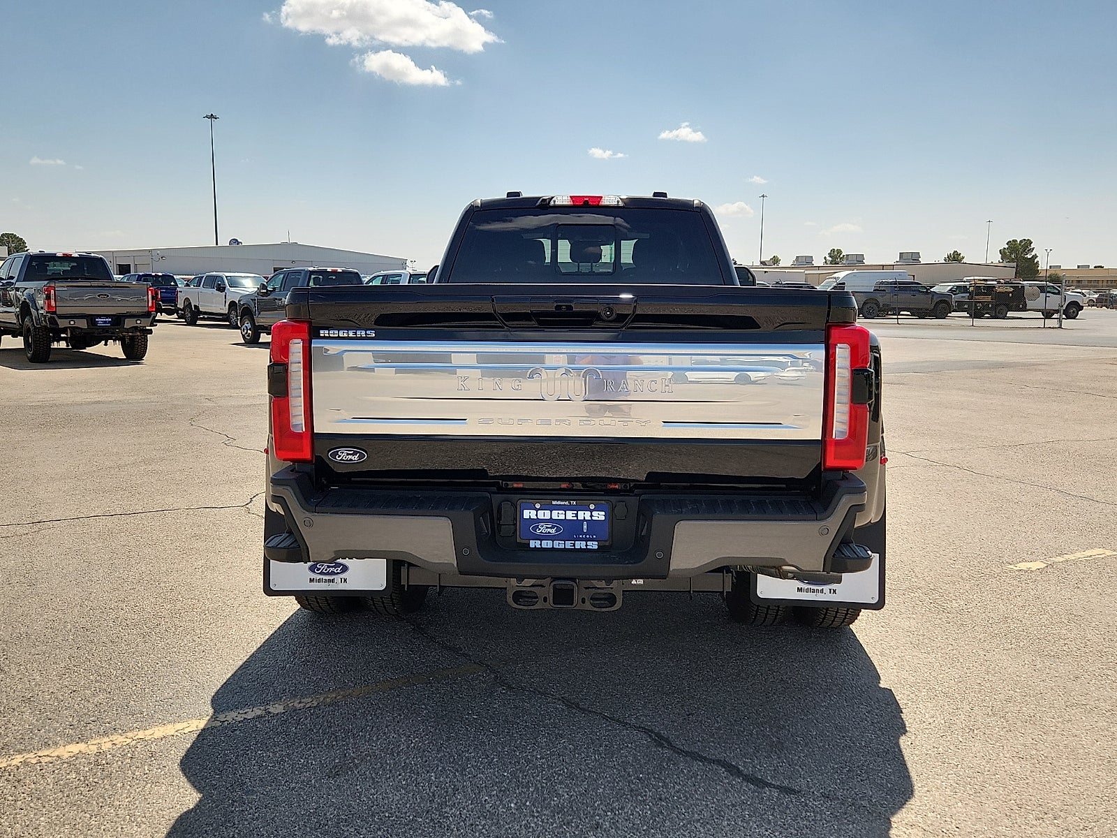 2027 Ford Super Duty F-350 DRW XL