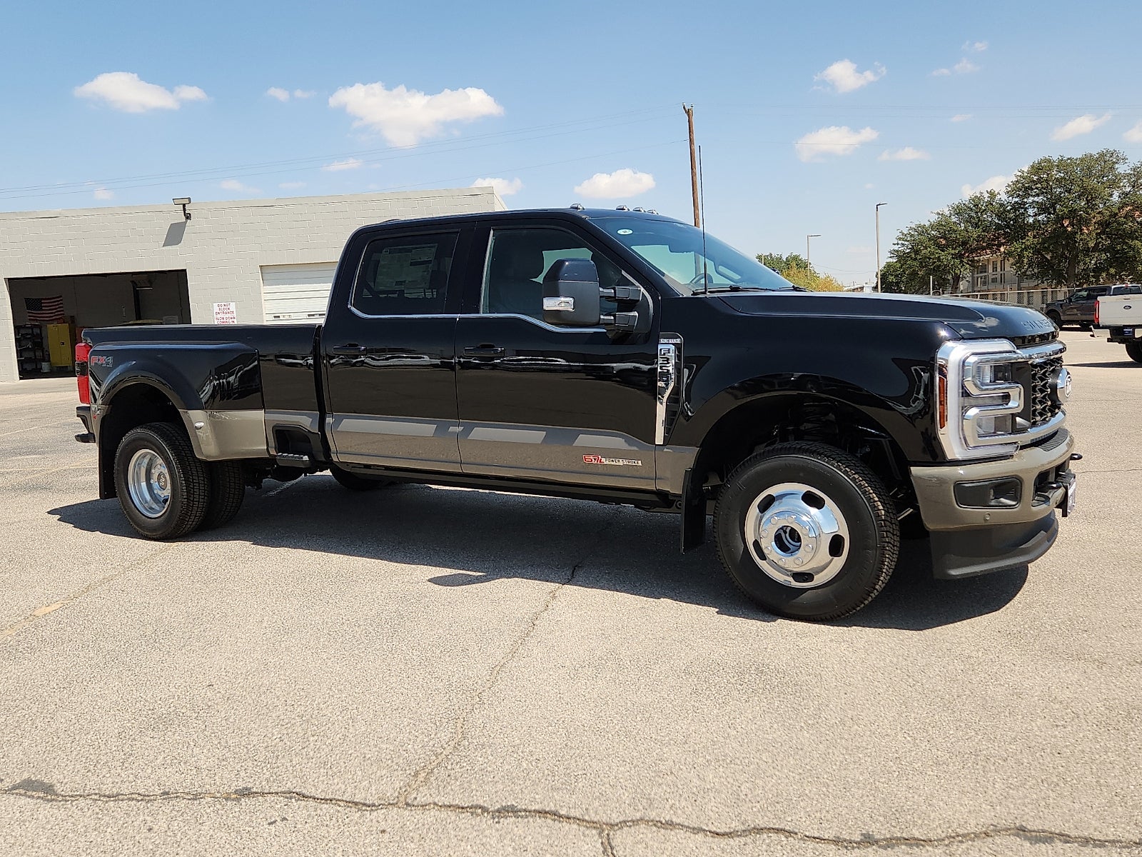 2027 Ford Super Duty F-350 DRW XL