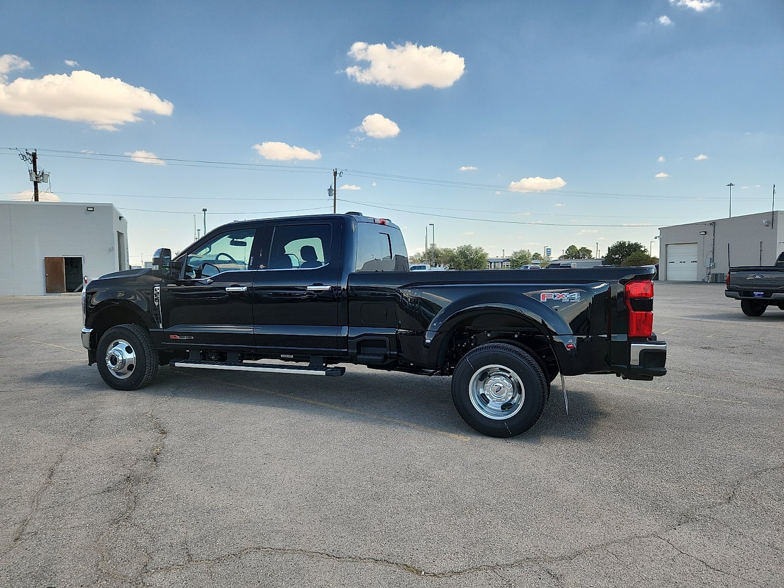 2027 Ford F-350SD Lariat DRW