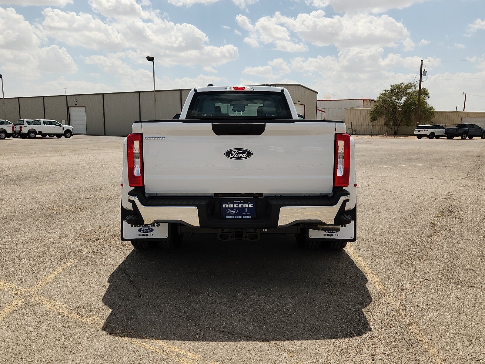 2027 Ford Super Duty F-350 DRW XL