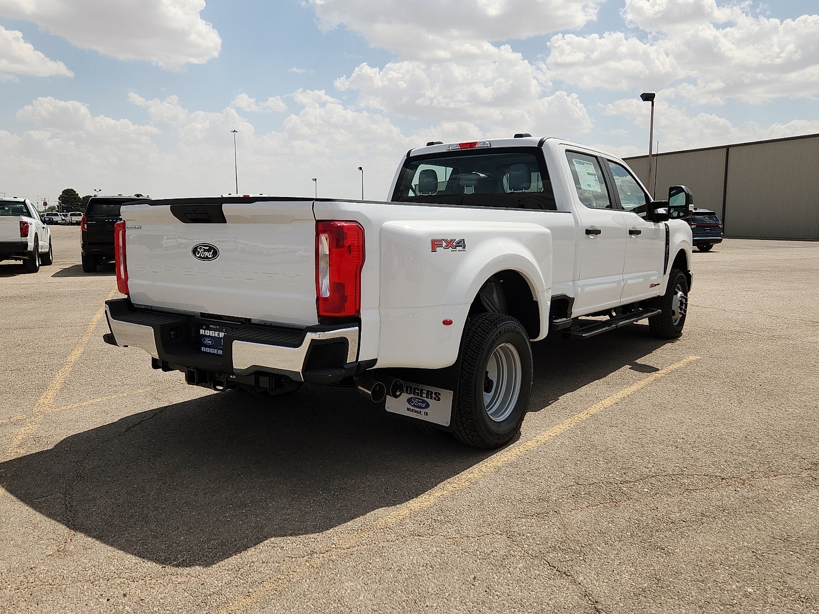 2027 Ford Super Duty F-350 DRW XL