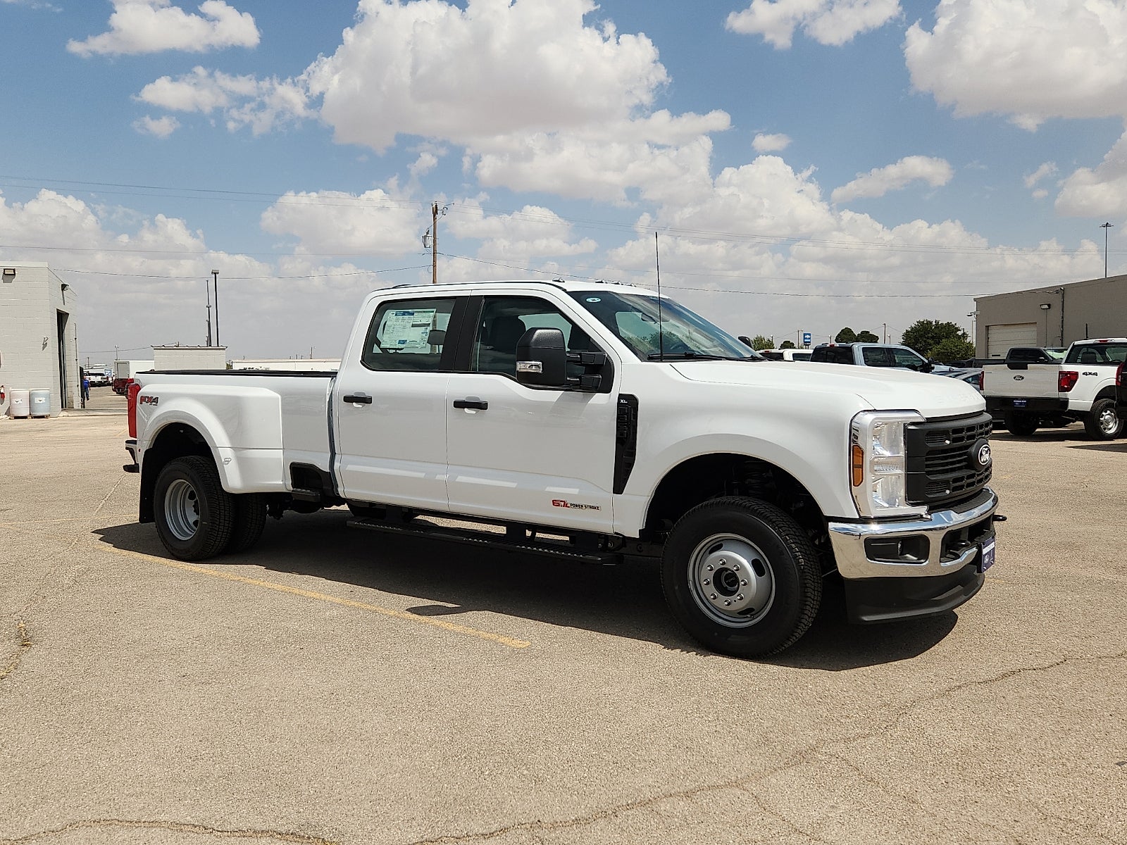 2027 Ford Super Duty F-350 DRW XL