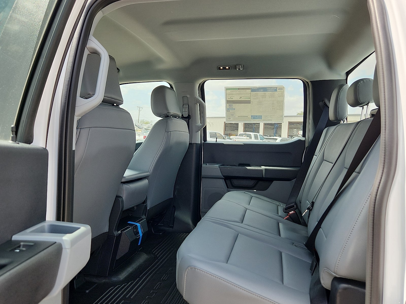 2027 Ford Super Duty F-350 DRW XL