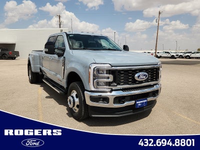 2027 Ford Super Duty F-350 DRW LARIAT