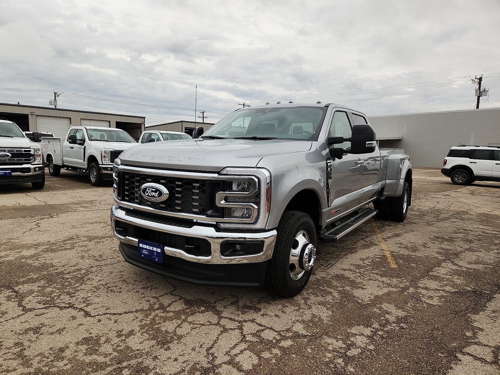 2027 Ford F-350SD Lariat DRW