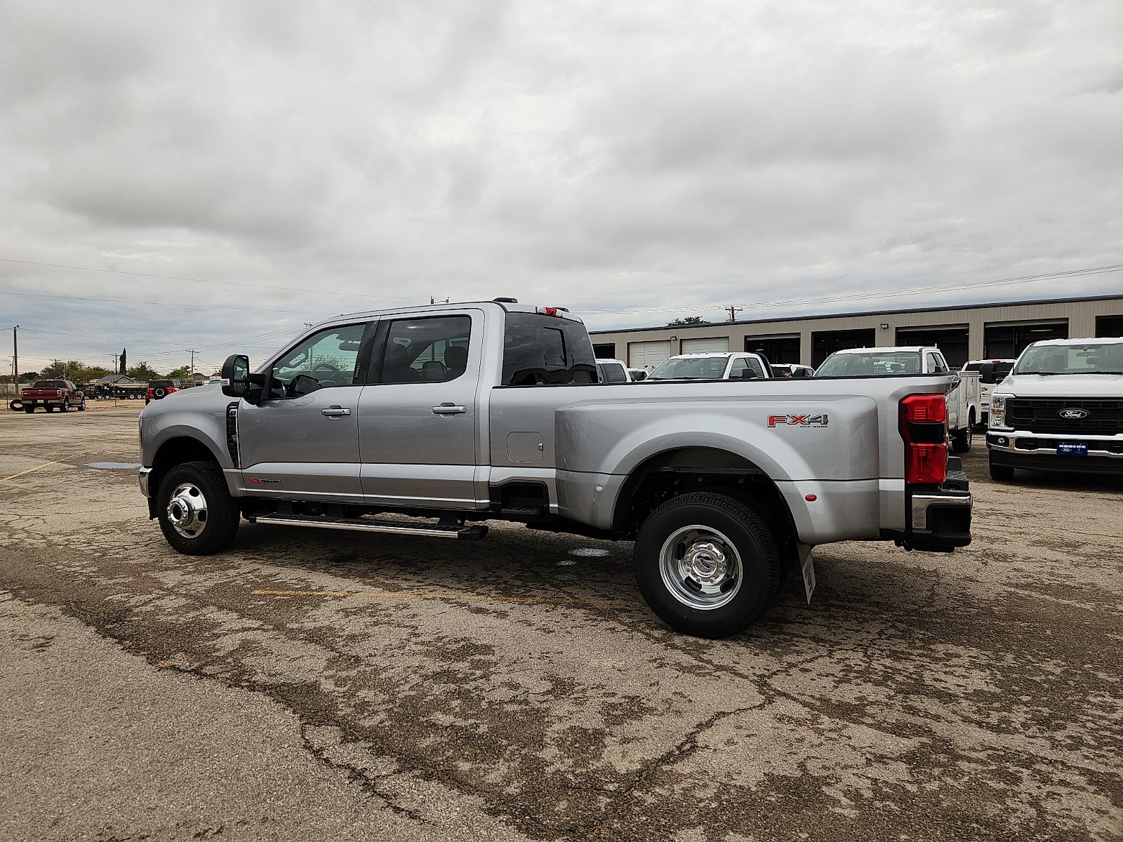 2027 Ford F-350SD Lariat DRW