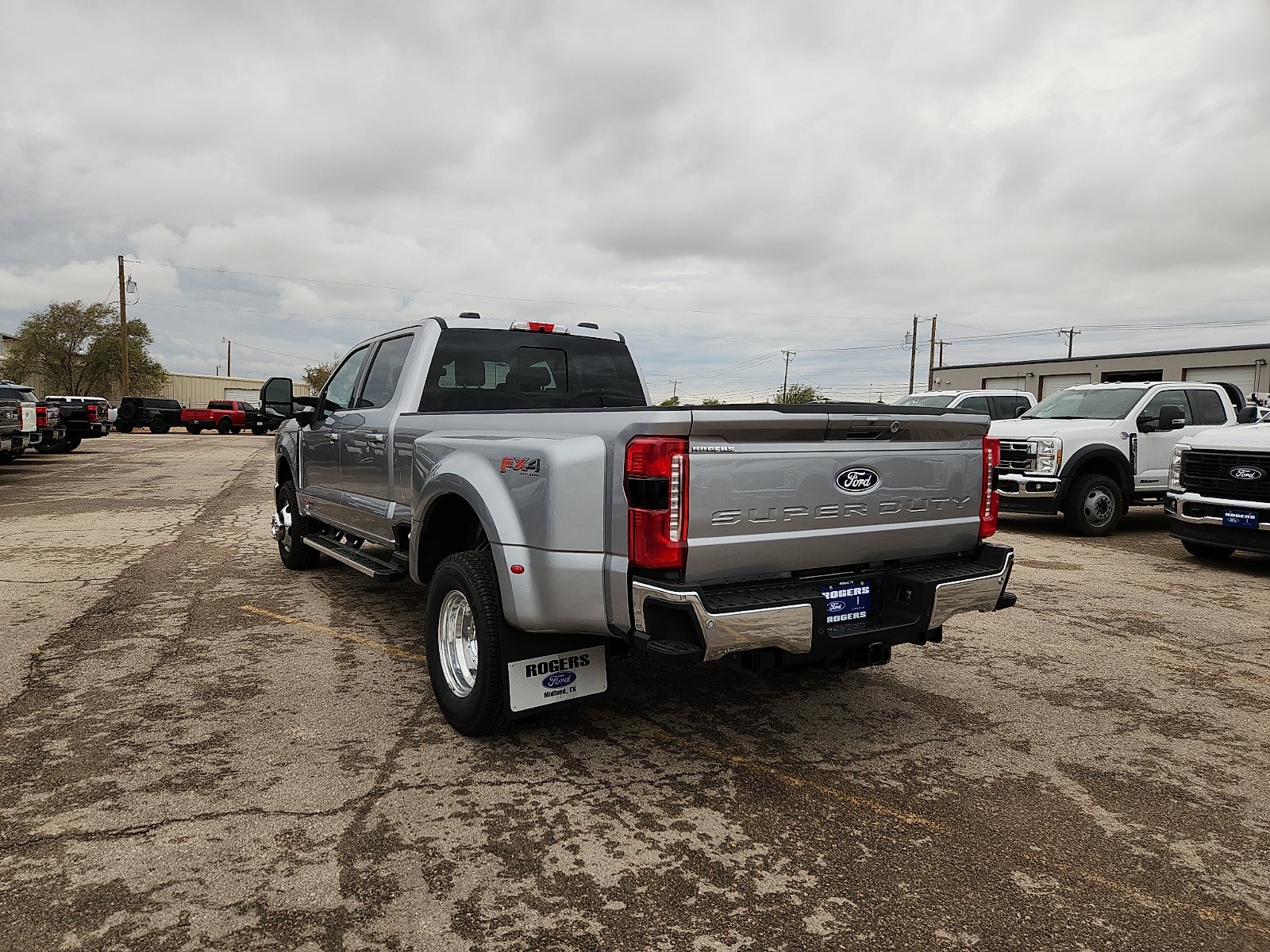 2027 Ford F-350SD Lariat DRW