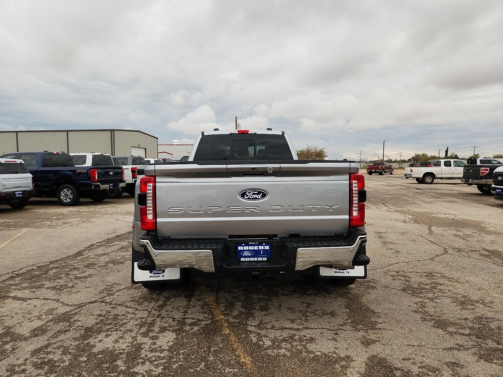 2027 Ford F-350SD Lariat DRW
