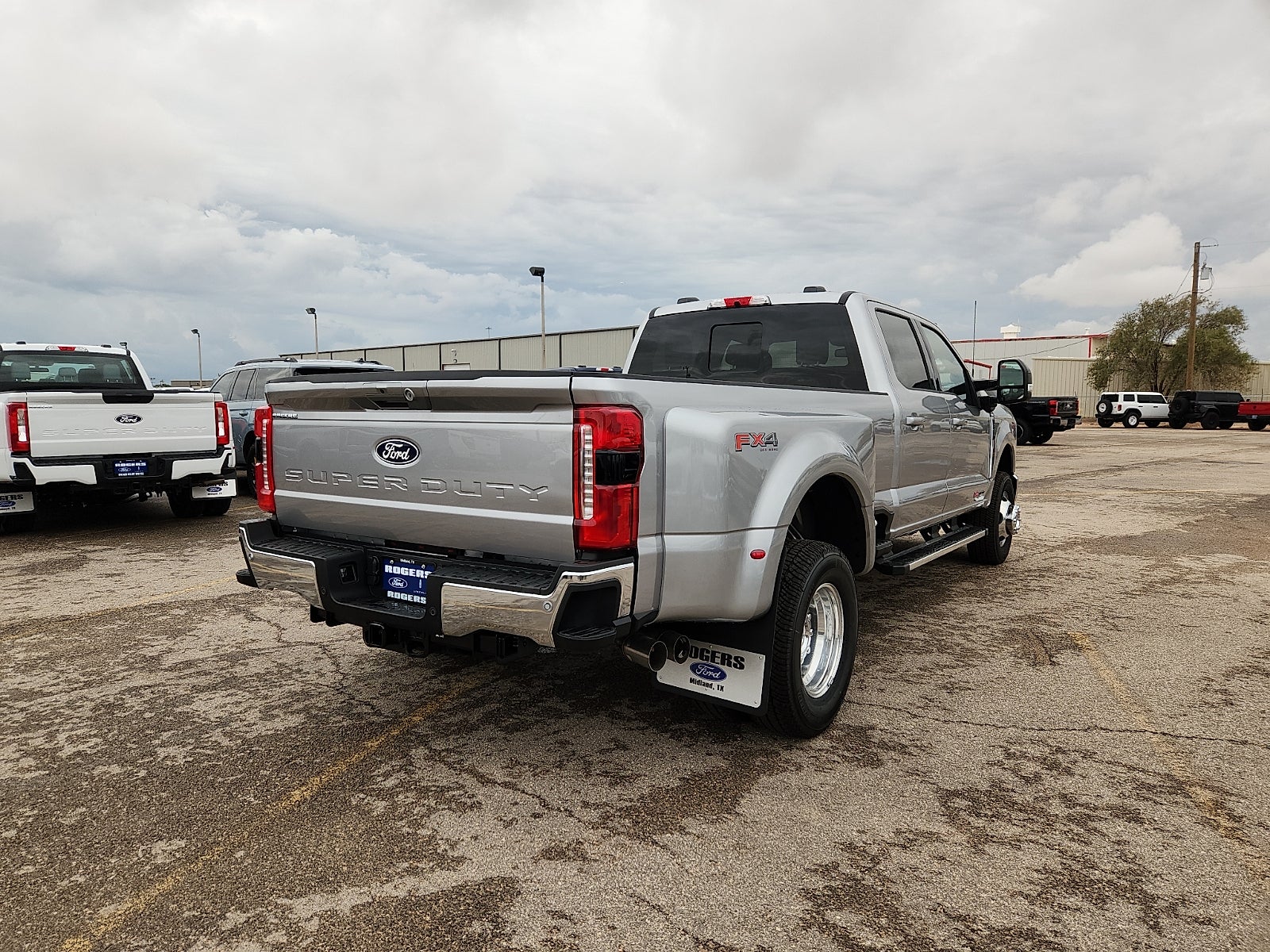 2027 Ford F-350SD Lariat DRW
