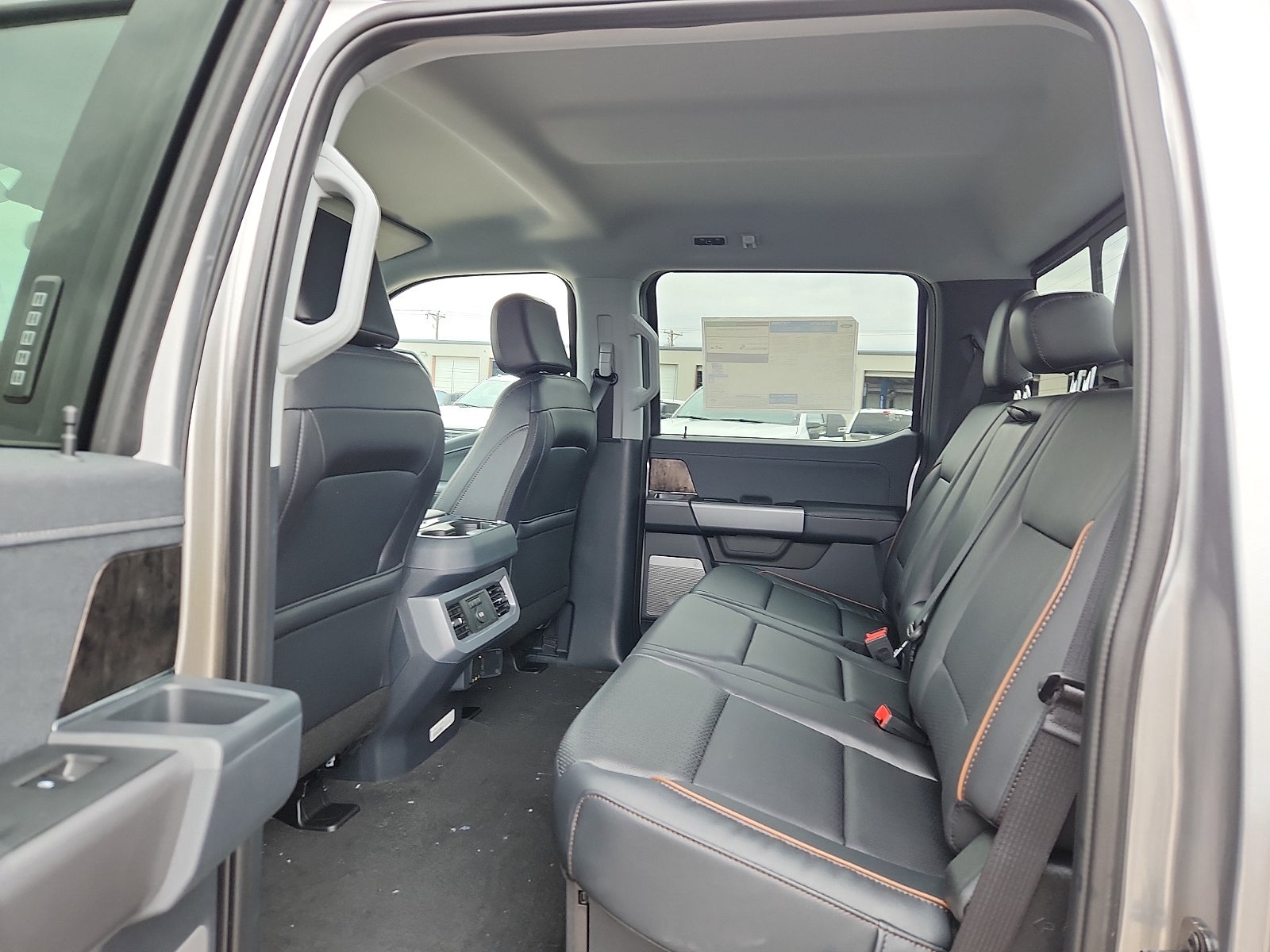 2027 Ford F-350SD Lariat DRW