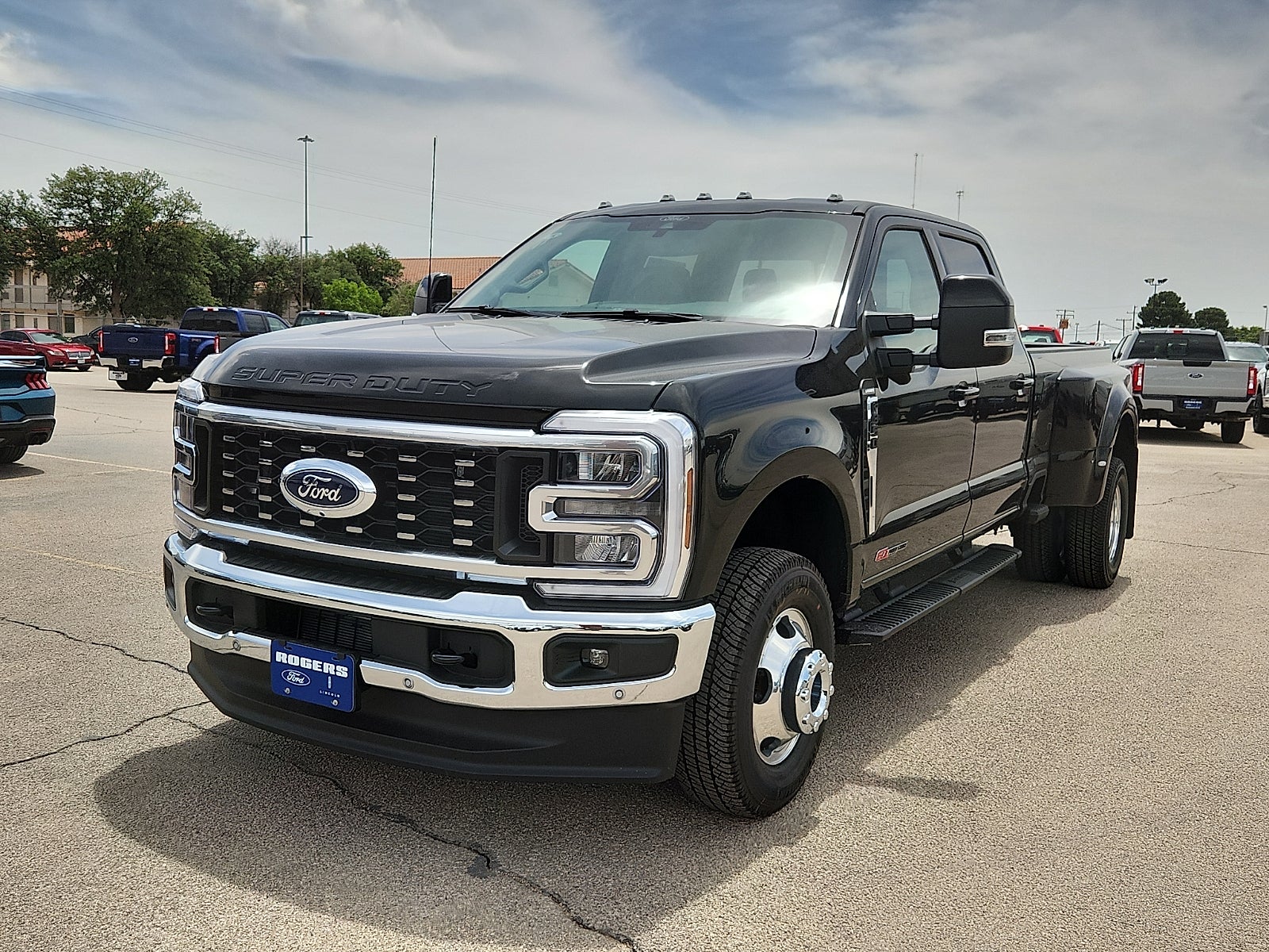 2026 Ford Super Duty F-350 DRW LARIAT